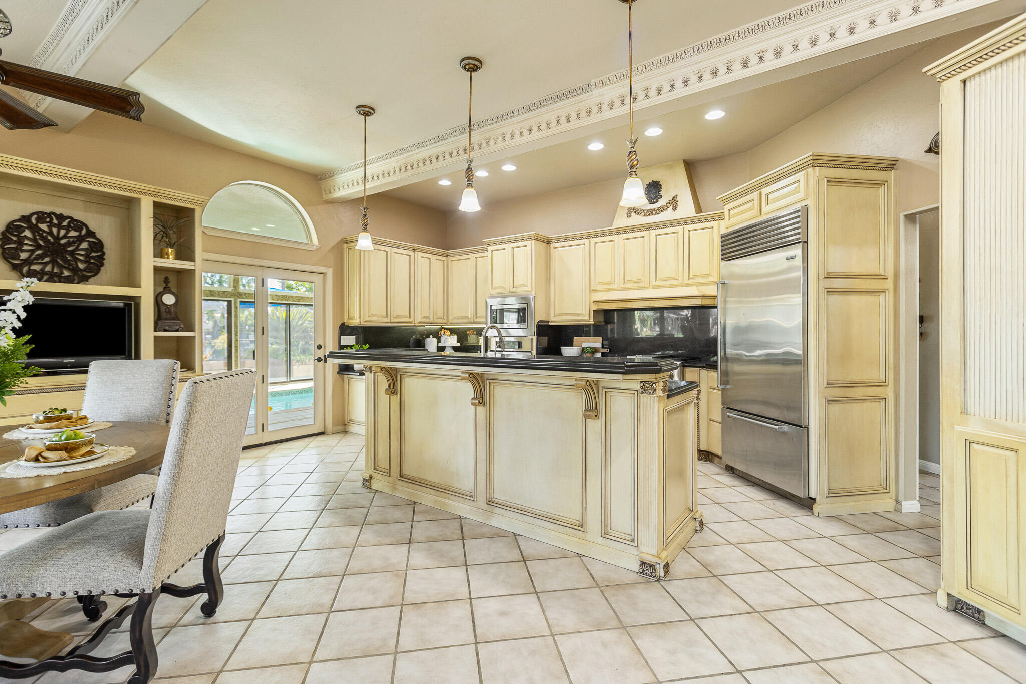 1617 N Aspen Ct, Visalia, CA 93291