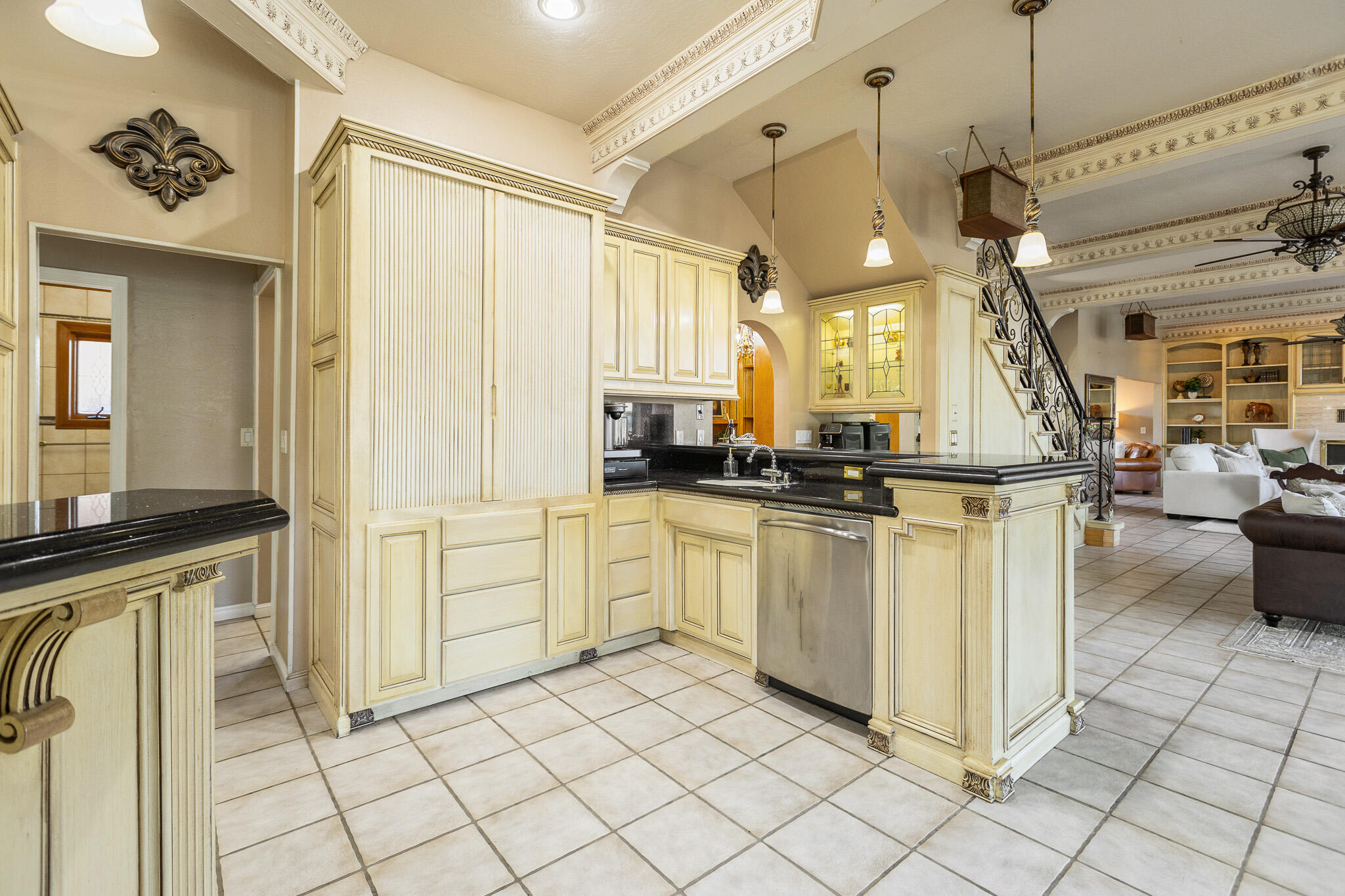 1617 N Aspen Ct, Visalia, CA 93291