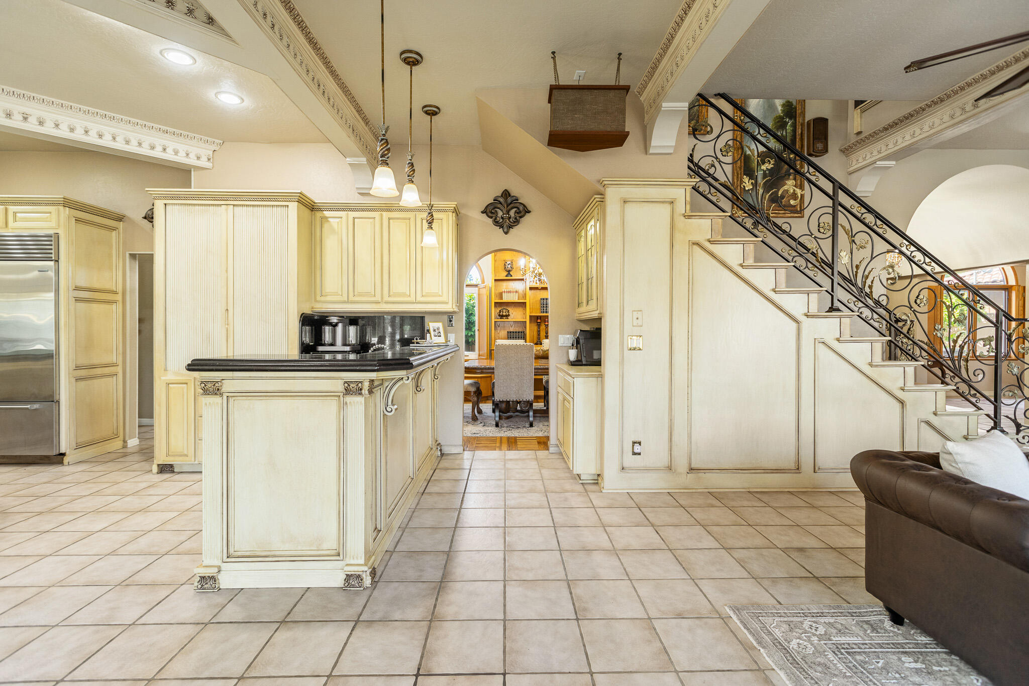 1617 N Aspen Ct, Visalia, CA 93291