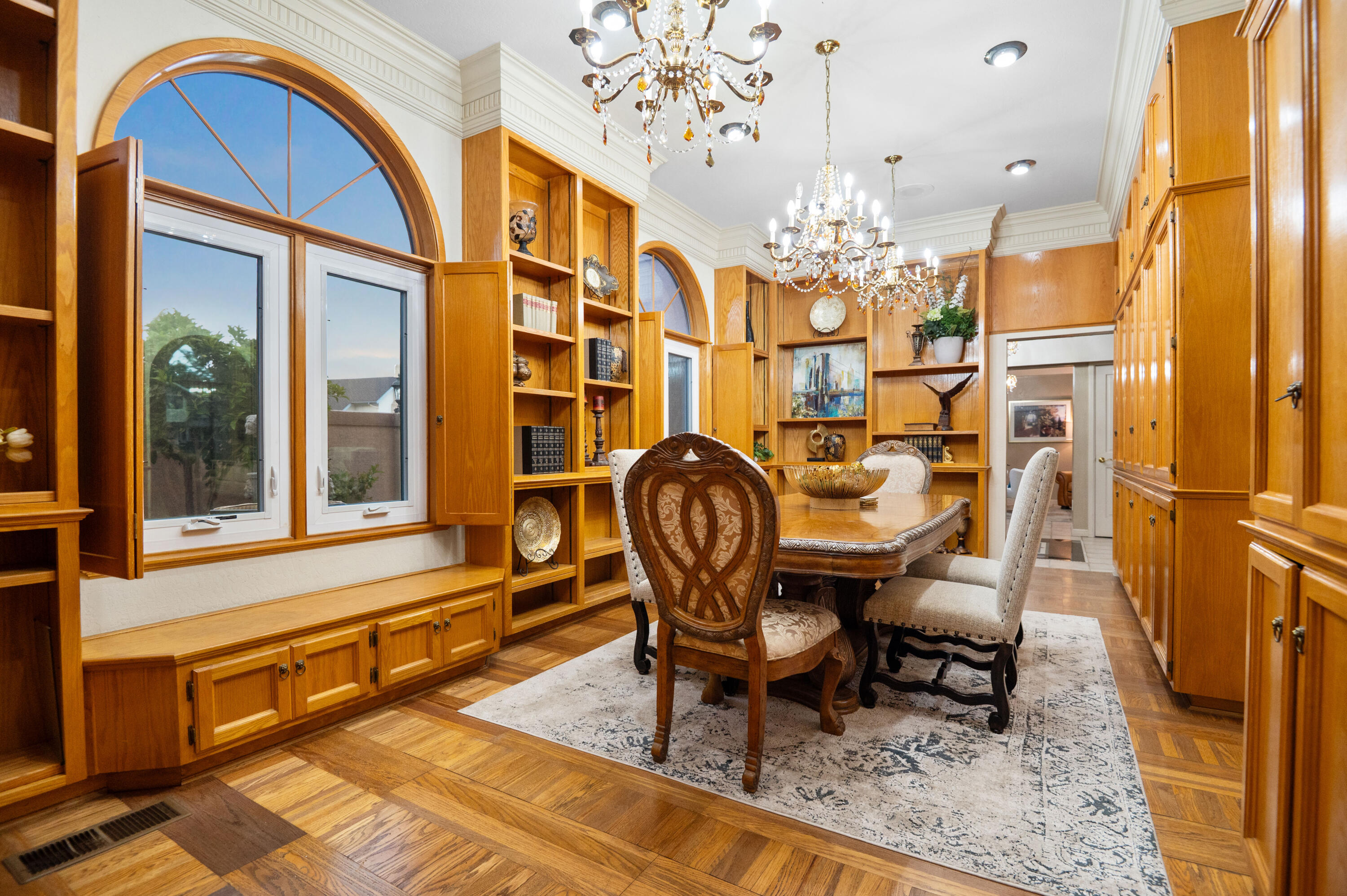 1617 N Aspen Ct, Visalia, CA 93291