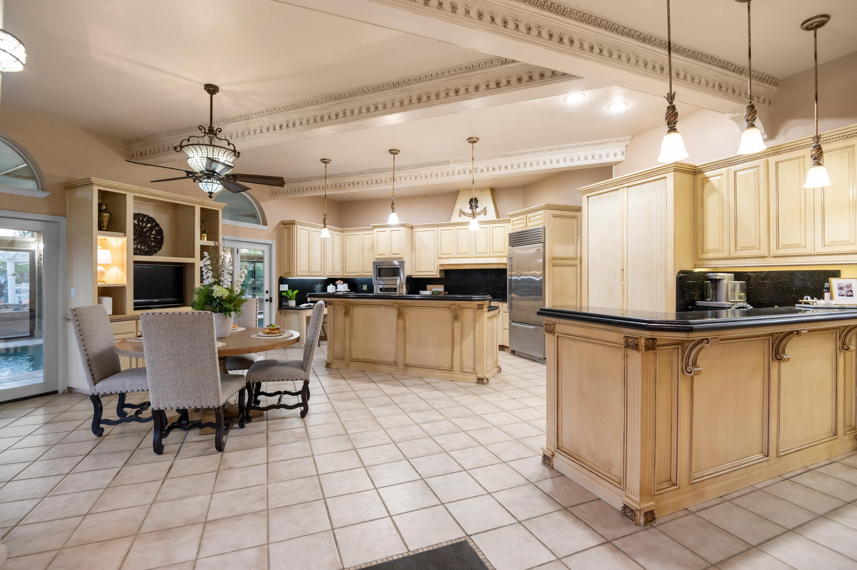 1617 N Aspen Ct, Visalia, CA 93291