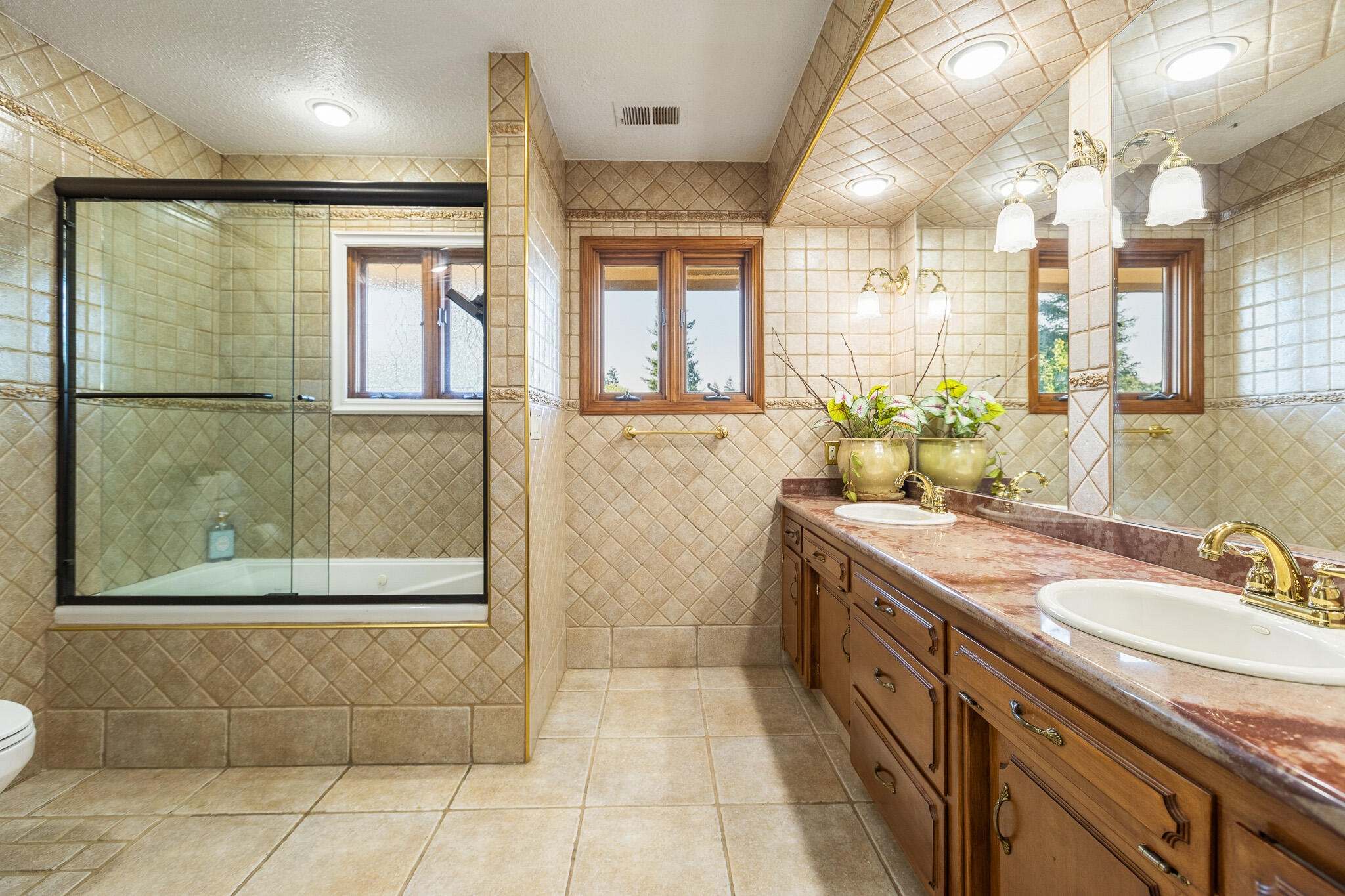 1617 N Aspen Ct, Visalia, CA 93291