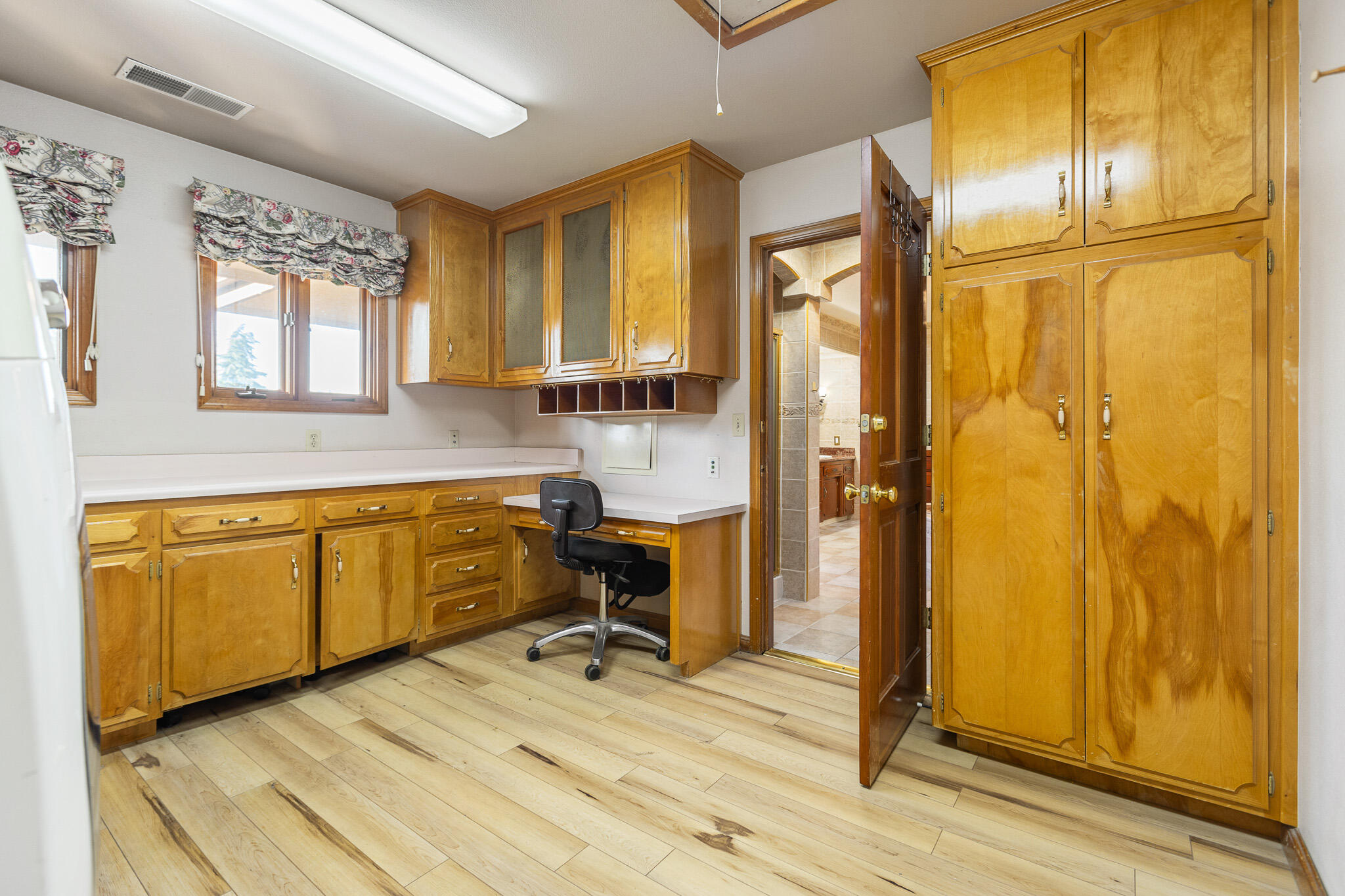 1617 N Aspen Ct, Visalia, CA 93291