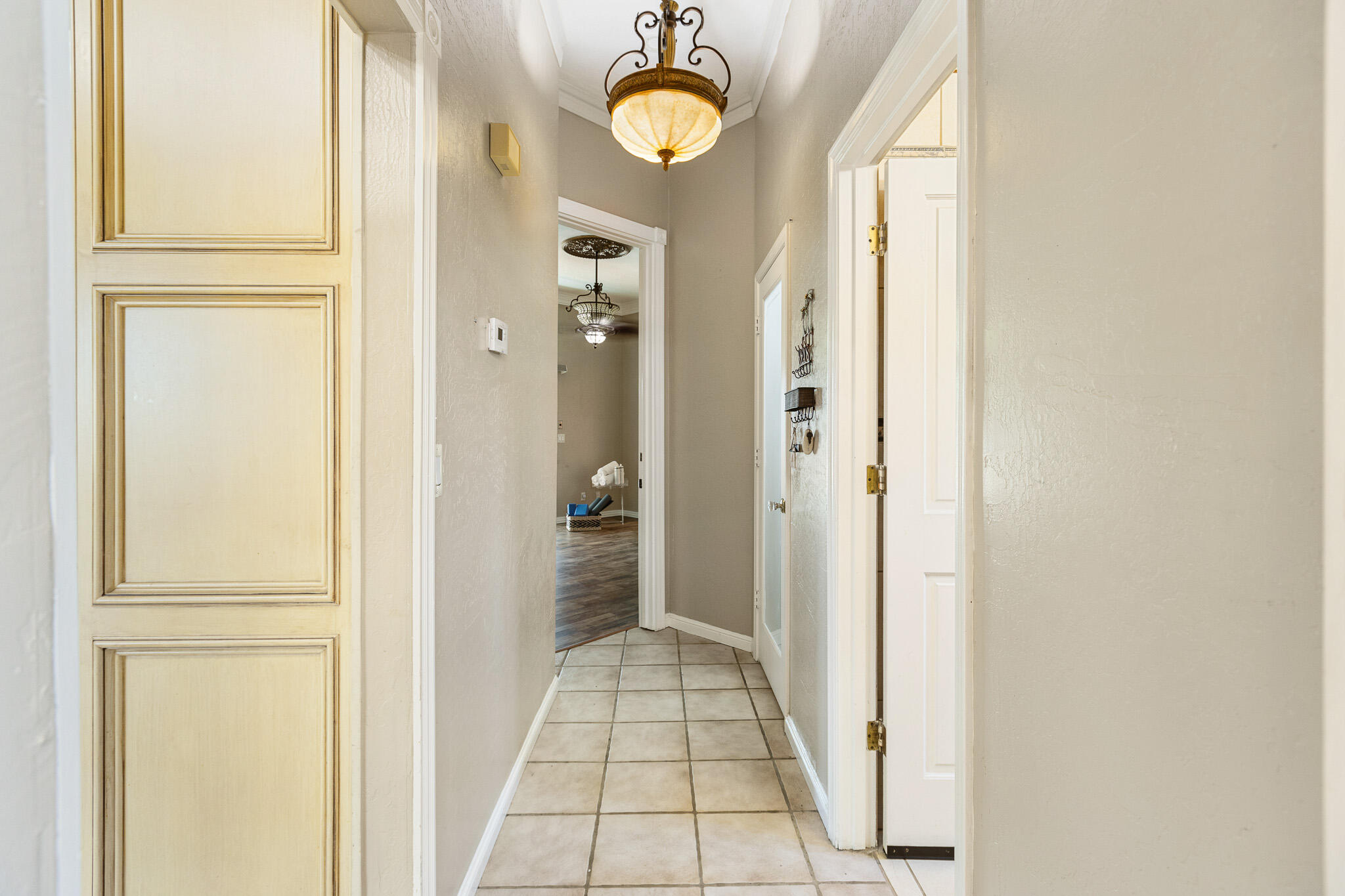 1617 N Aspen Ct, Visalia, CA 93291