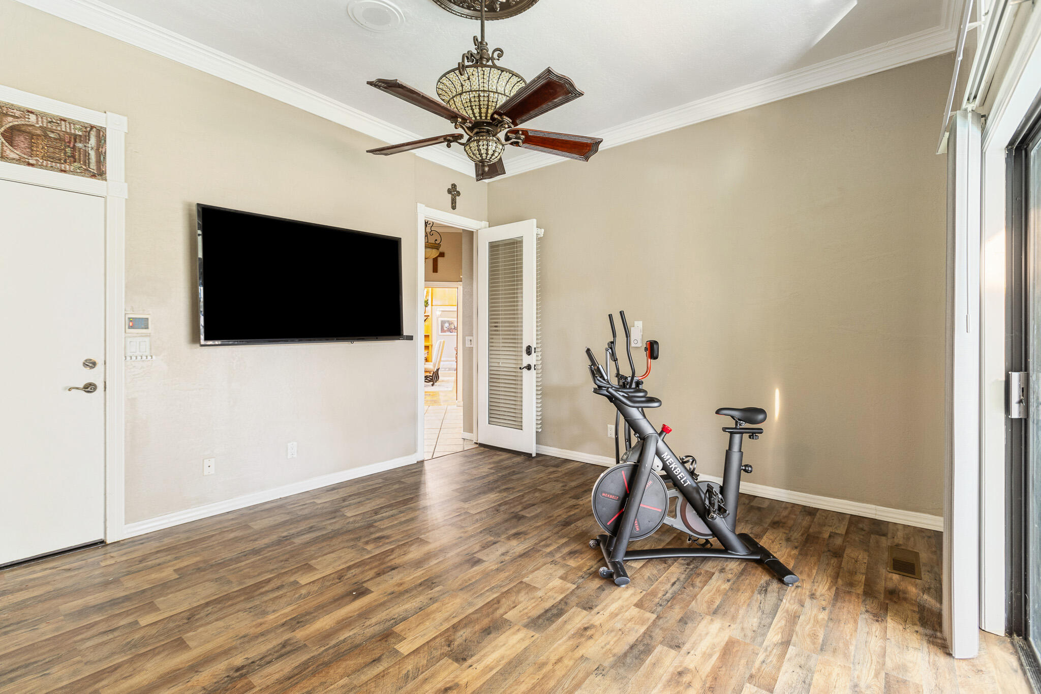 1617 N Aspen Ct, Visalia, CA 93291
