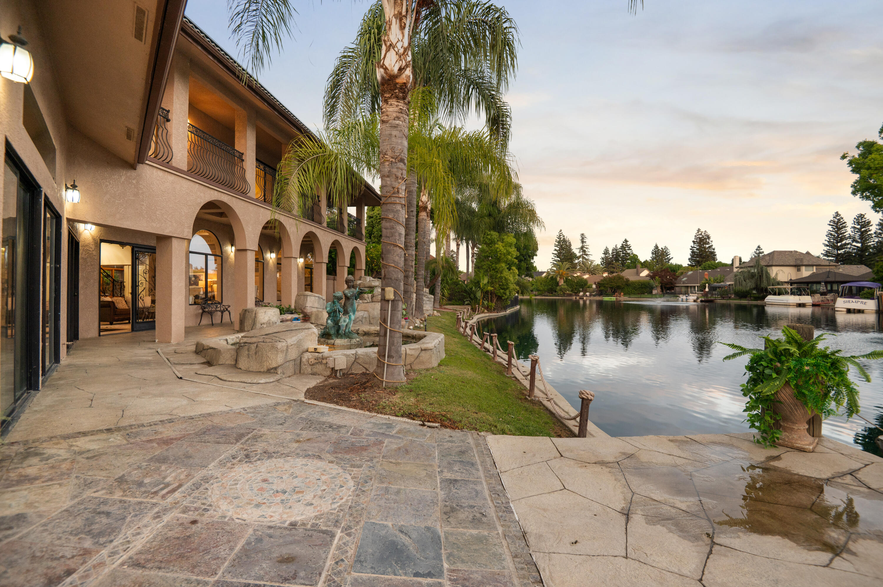 1617 N Aspen Ct, Visalia, CA 93291