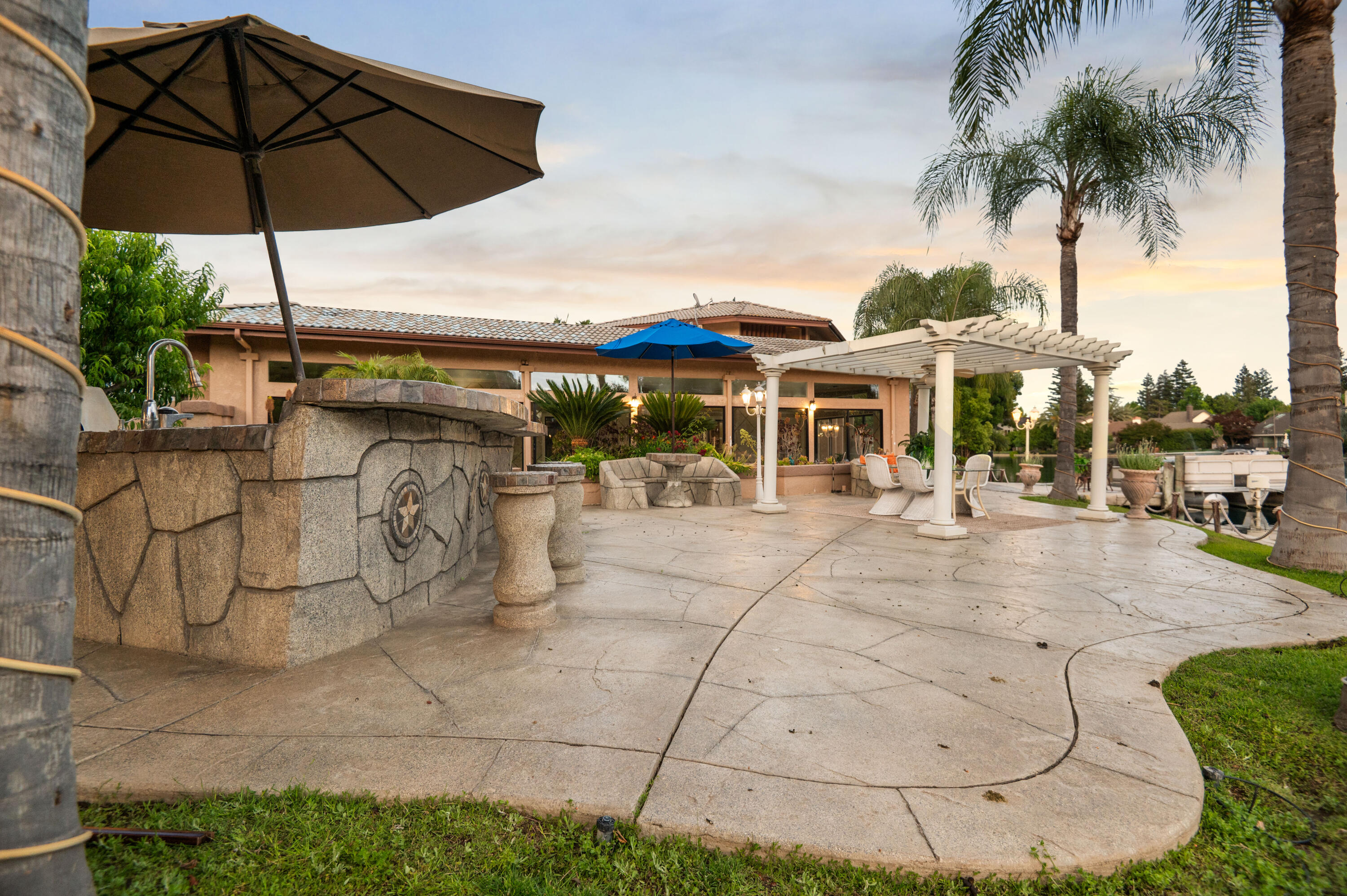 1617 N Aspen Ct, Visalia, CA 93291