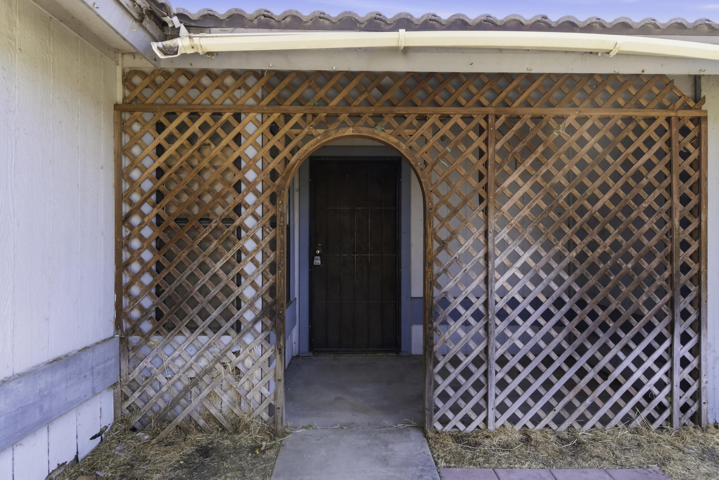 166 N Lyndsay Way, Dinuba, CA 93618