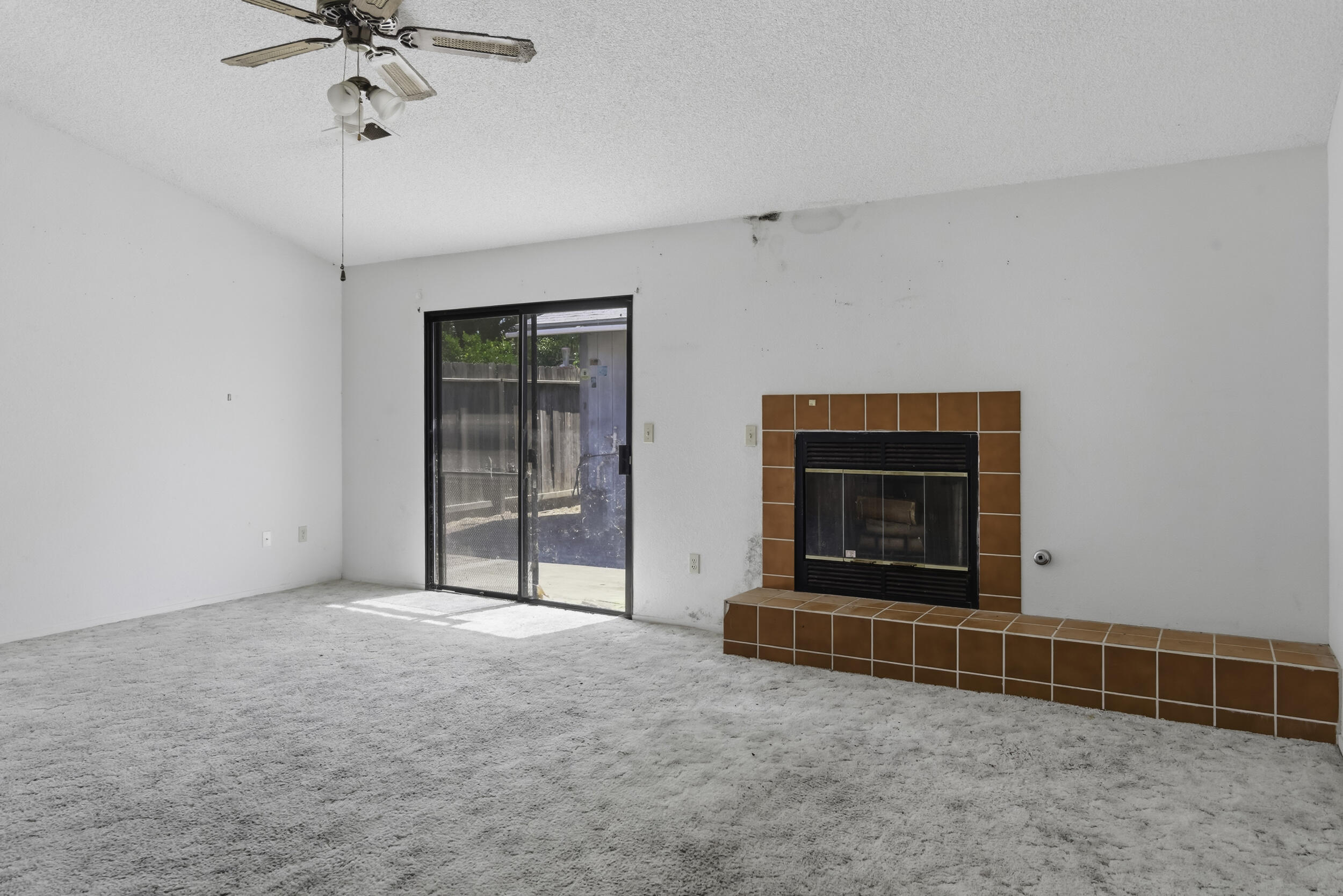 166 N Lyndsay Way, Dinuba, CA 93618
