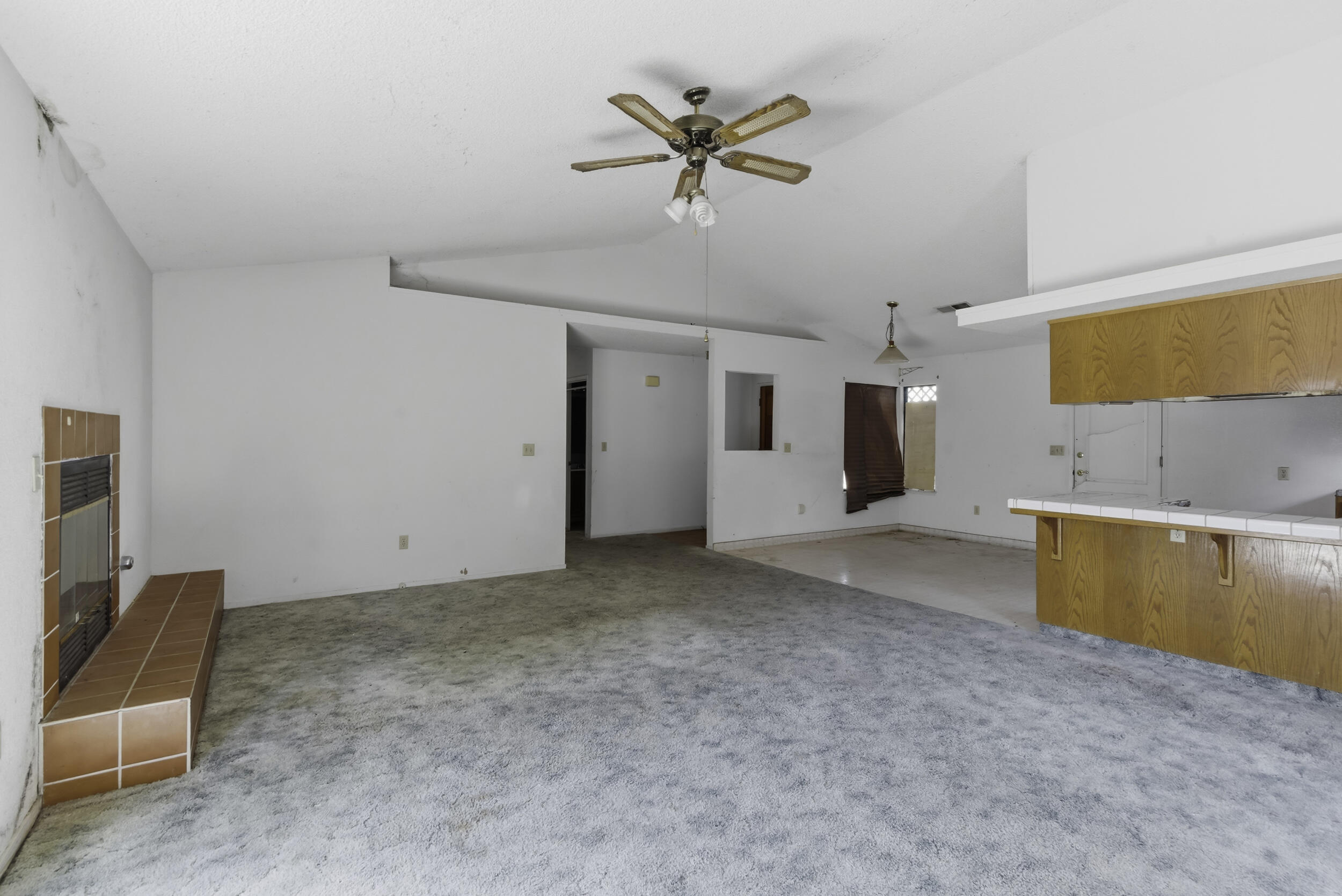 166 N Lyndsay Way, Dinuba, CA 93618