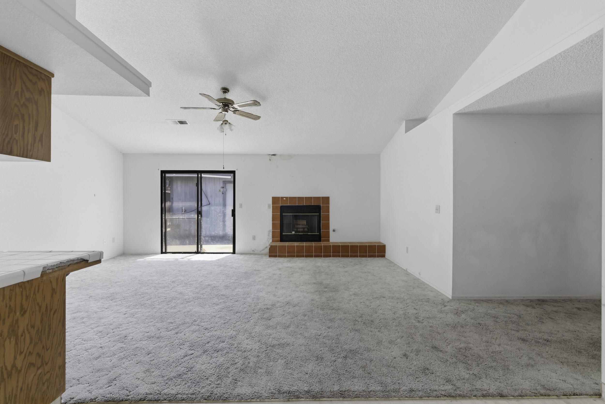 166 N Lyndsay Way, Dinuba, CA 93618