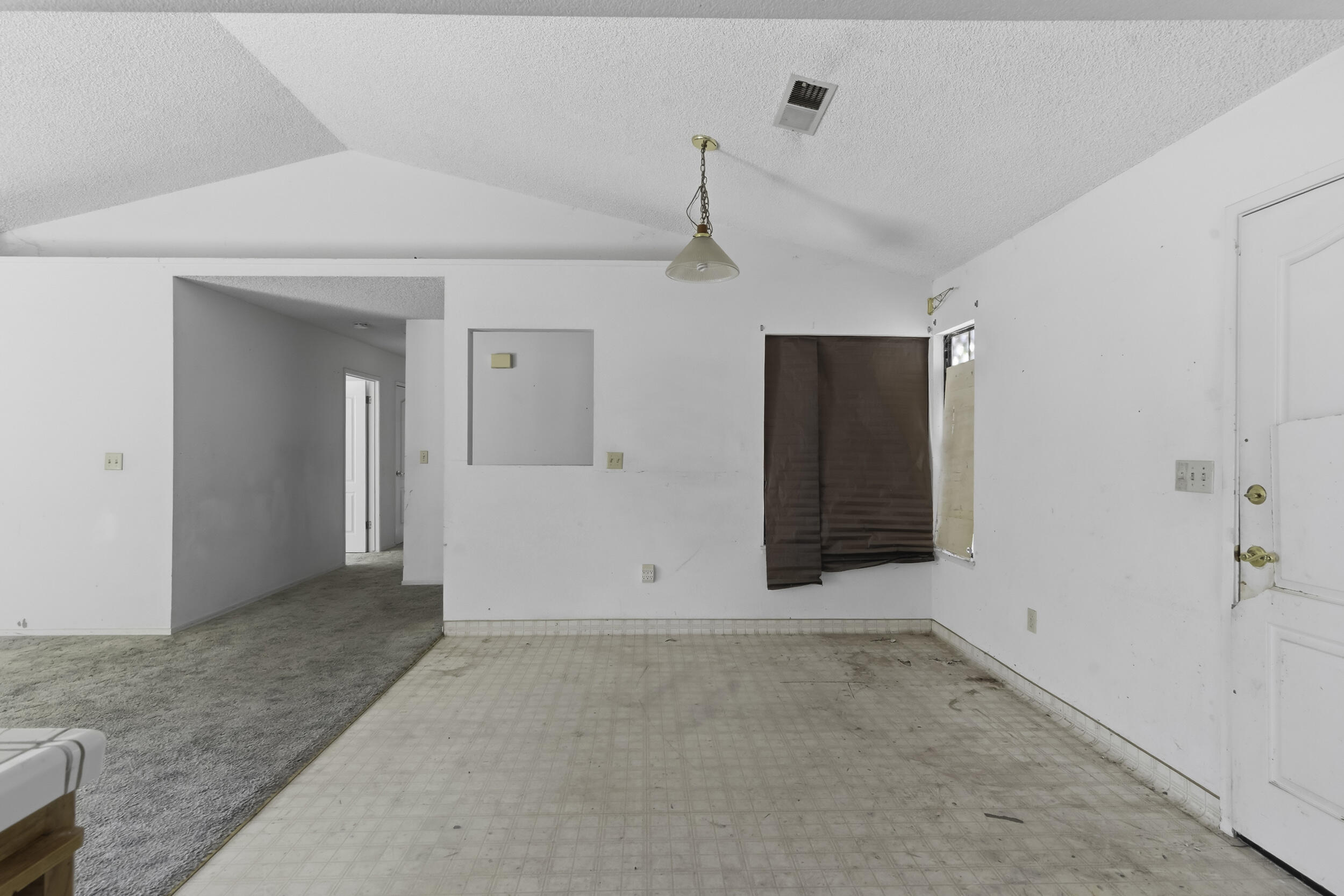 166 N Lyndsay Way, Dinuba, CA 93618