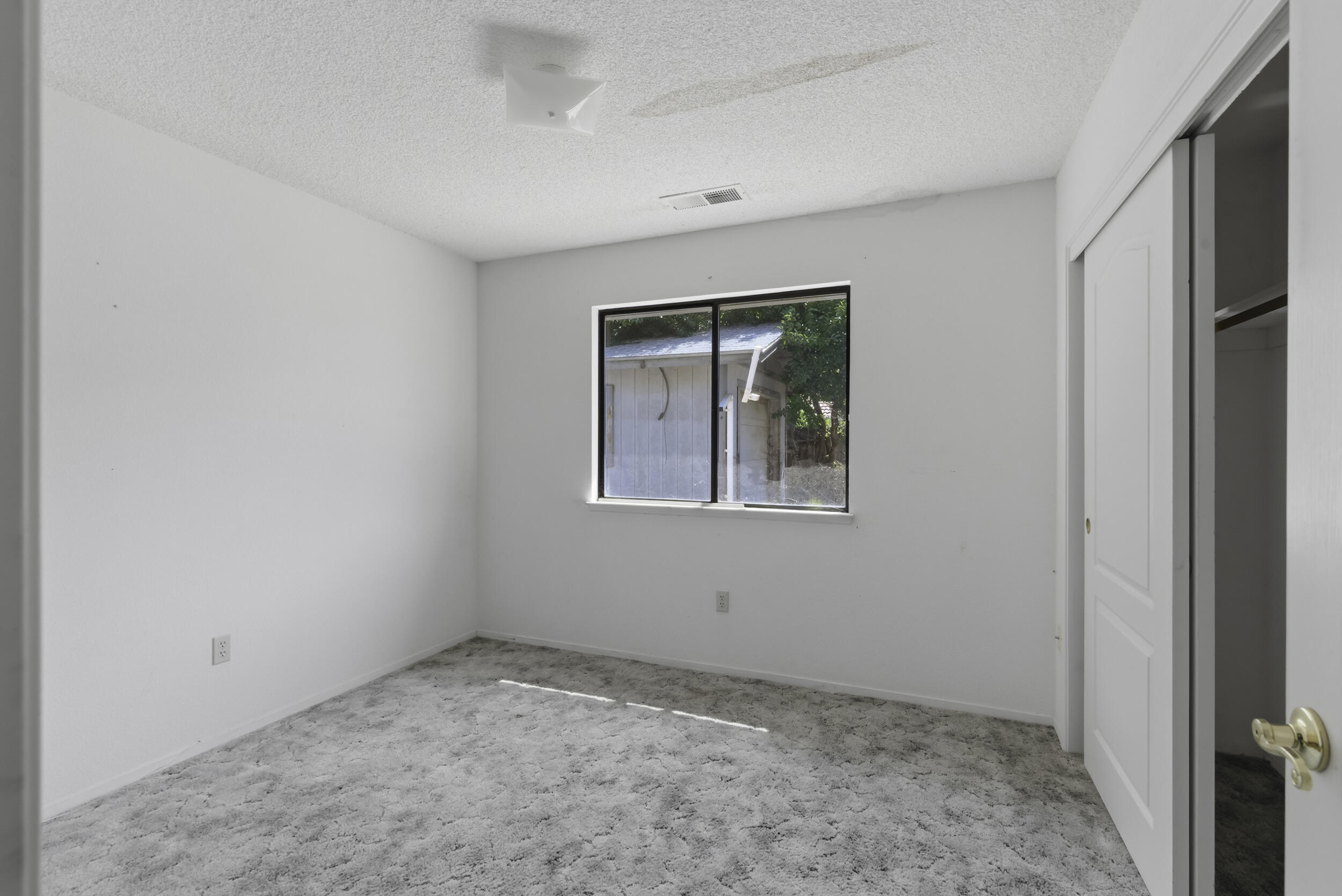 166 N Lyndsay Way, Dinuba, CA 93618