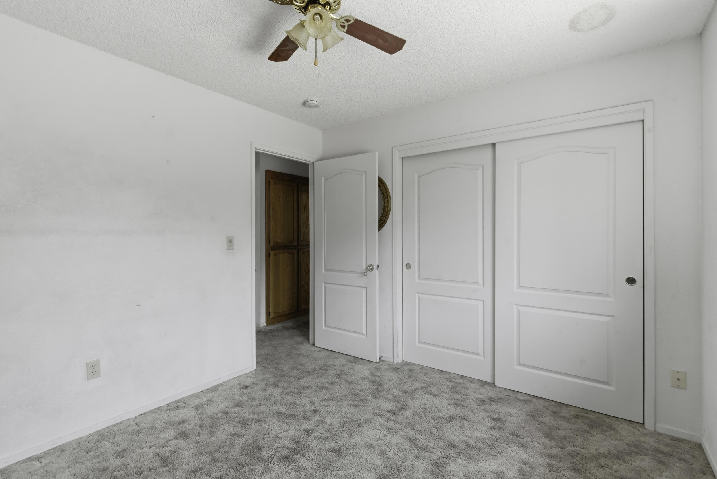 166 N Lyndsay Way, Dinuba, CA 93618