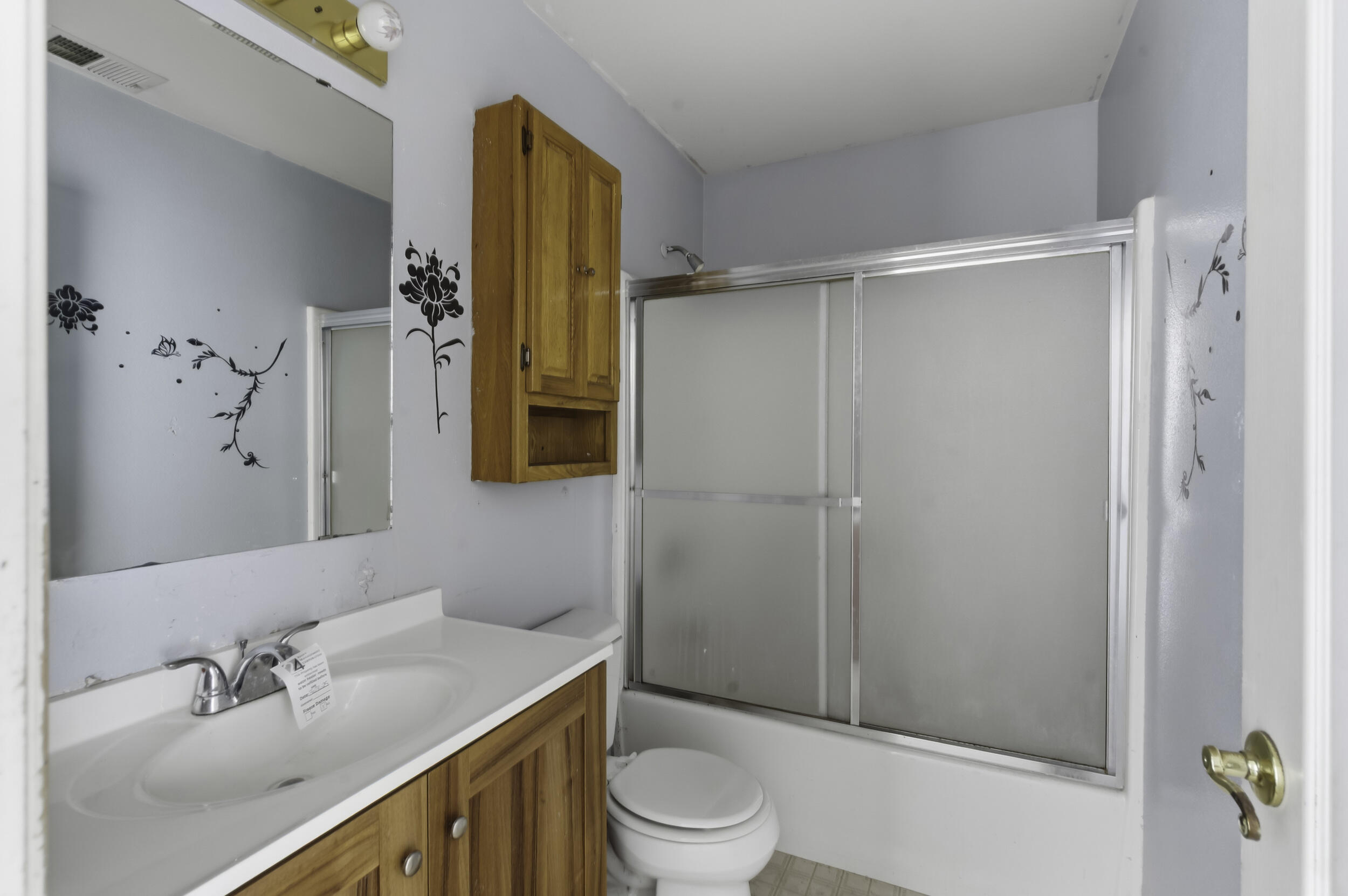166 N Lyndsay Way, Dinuba, CA 93618