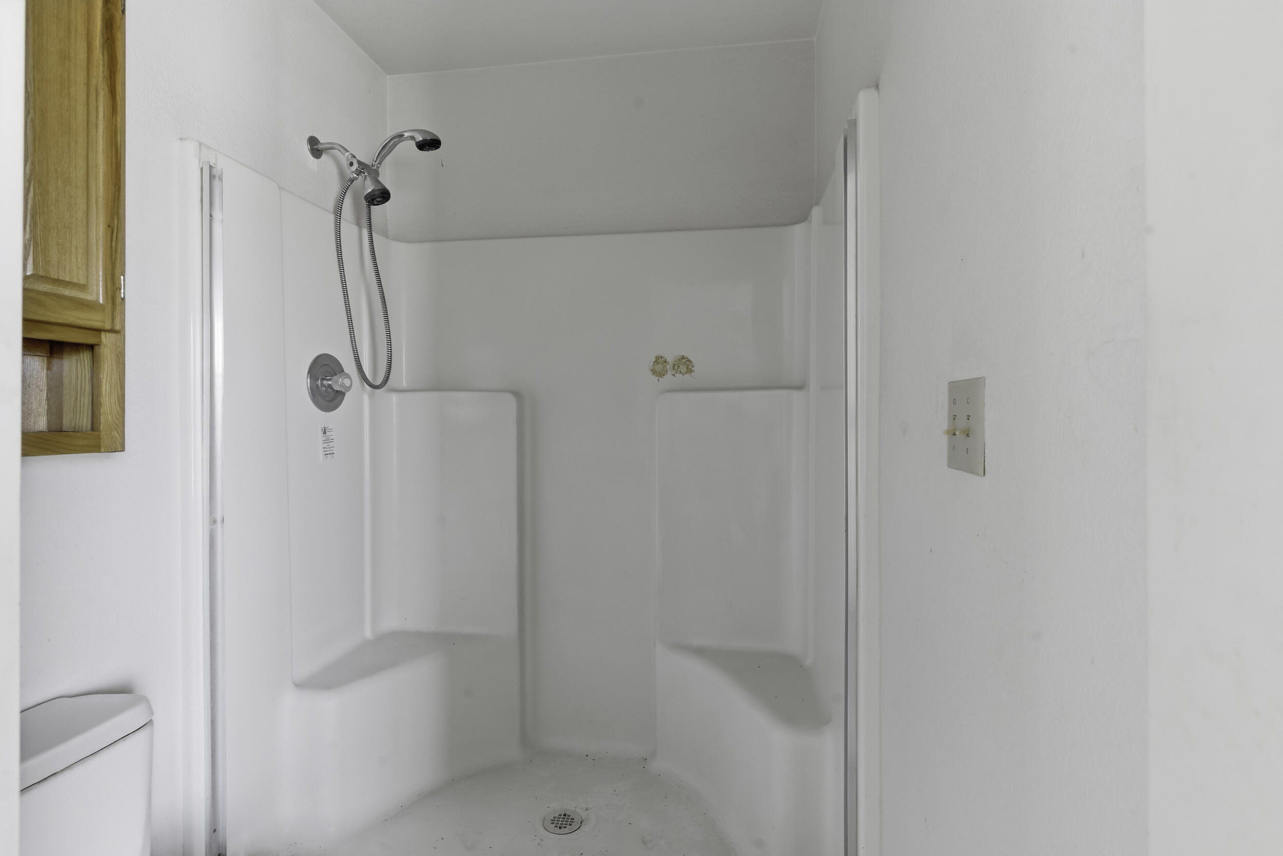166 N Lyndsay Way, Dinuba, CA 93618