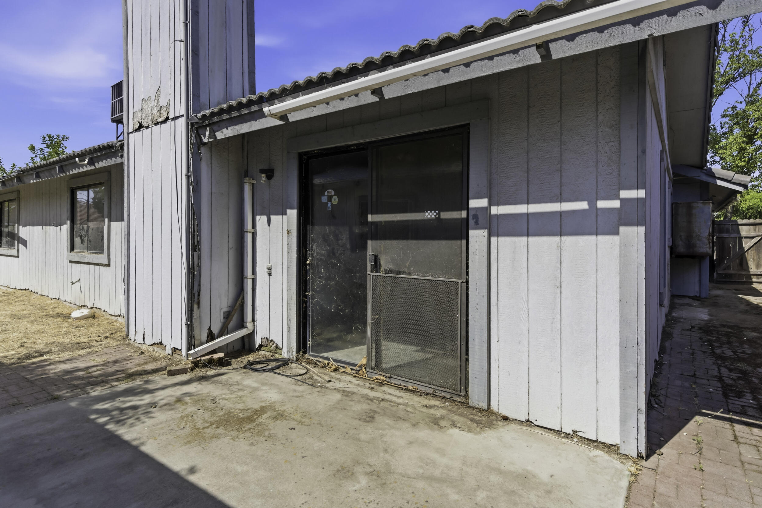 166 N Lyndsay Way, Dinuba, CA 93618