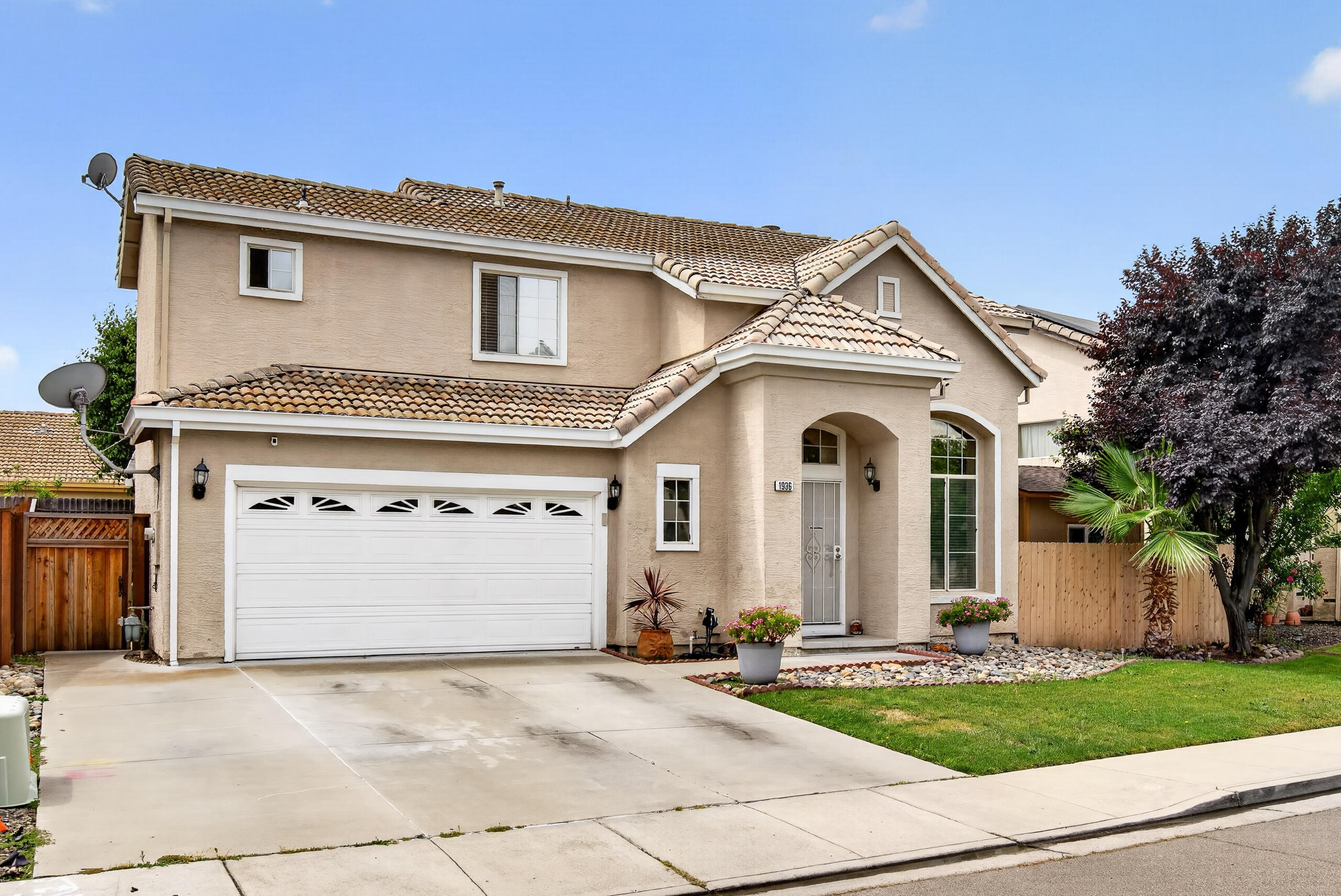 1936 Maplegrove Ln, Tracy, CA 95376