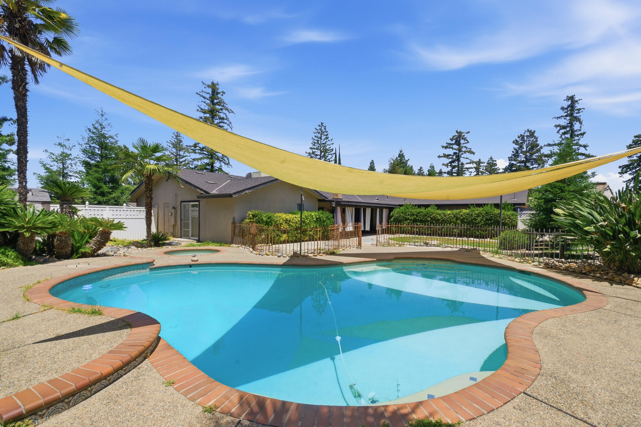 445 E Chevy Chase Dr, Tulare, CA 93274