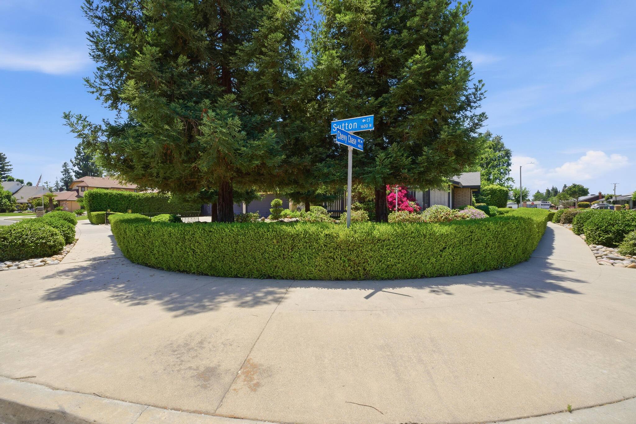 445 E Chevy Chase Dr, Tulare, CA 93274
