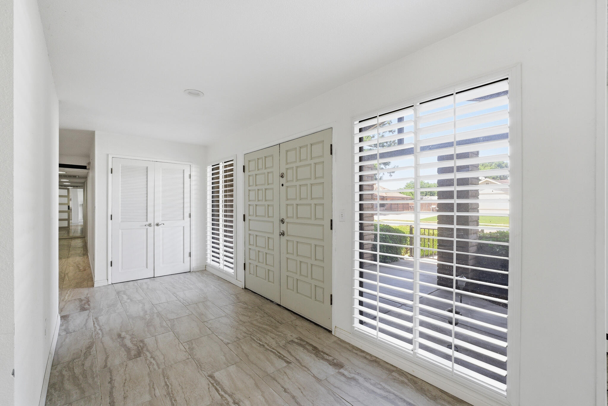 445 E Chevy Chase Dr, Tulare, CA 93274