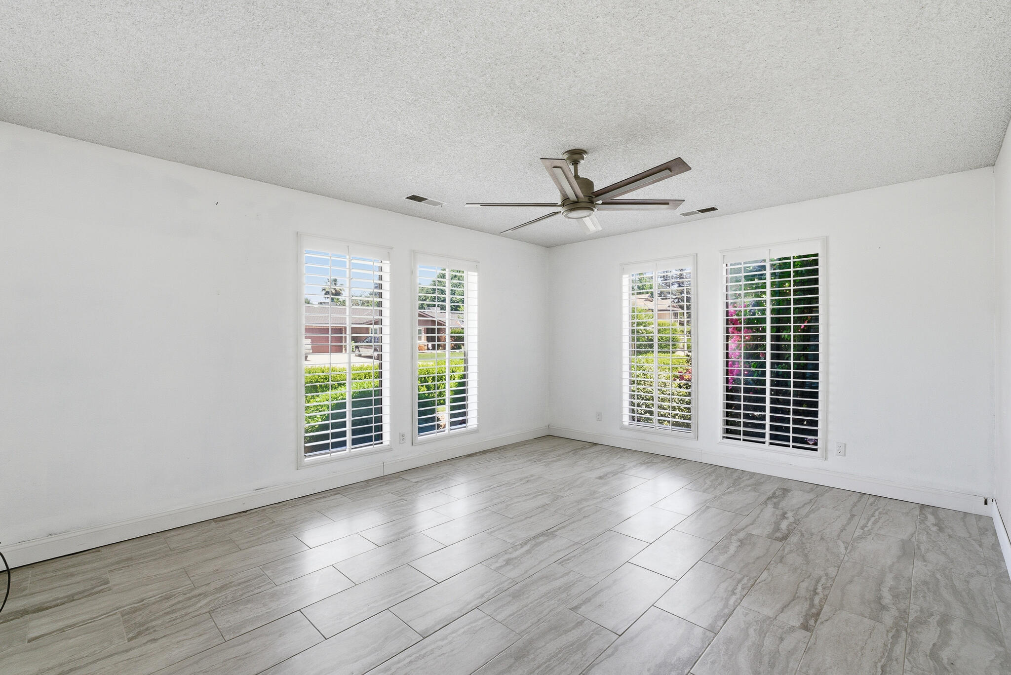 445 E Chevy Chase Dr, Tulare, CA 93274