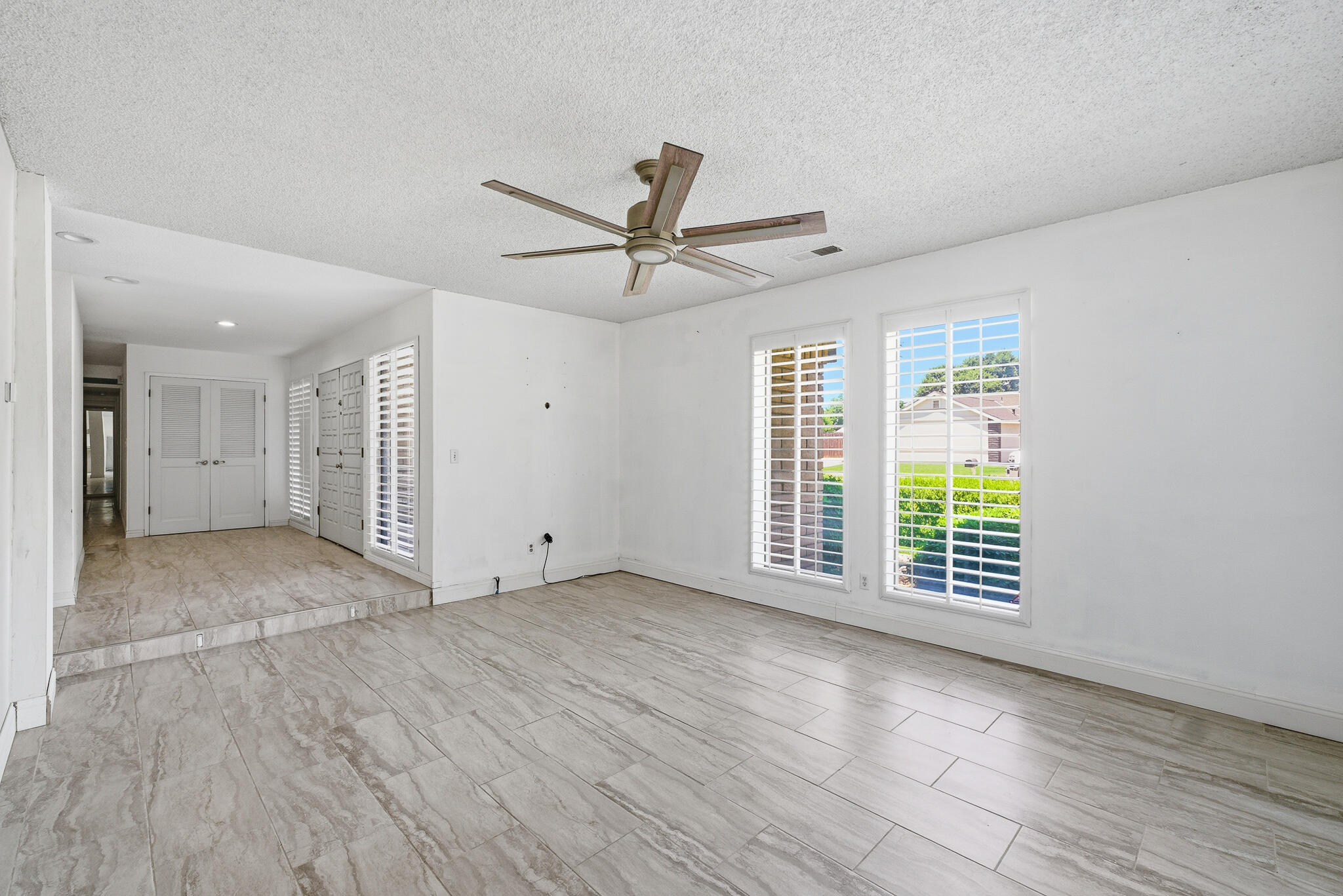 445 E Chevy Chase Dr, Tulare, CA 93274