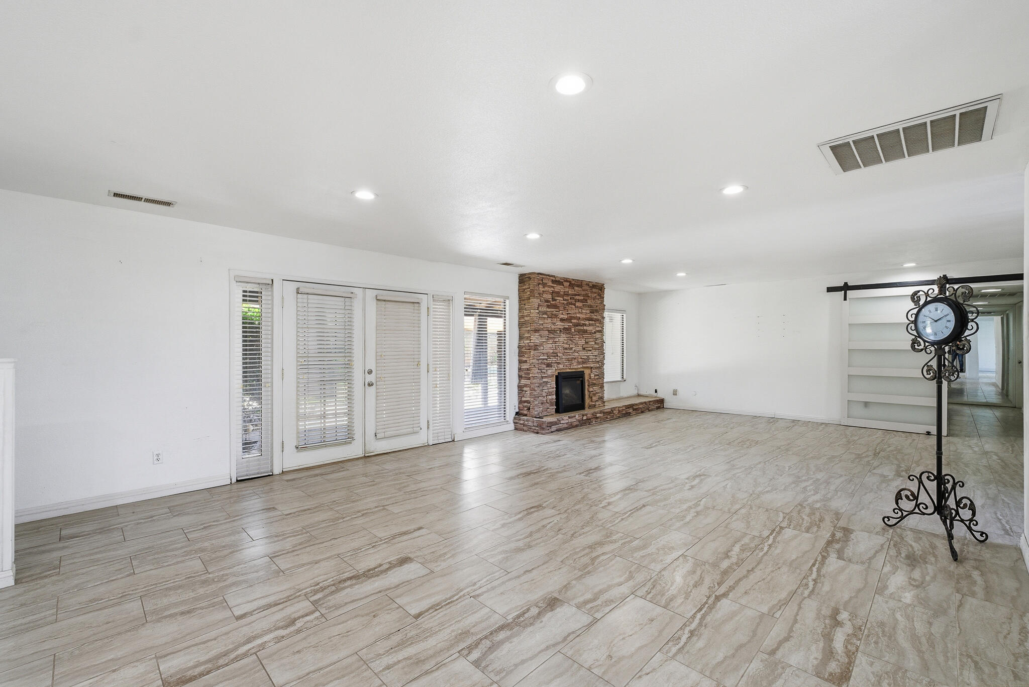 445 E Chevy Chase Dr, Tulare, CA 93274
