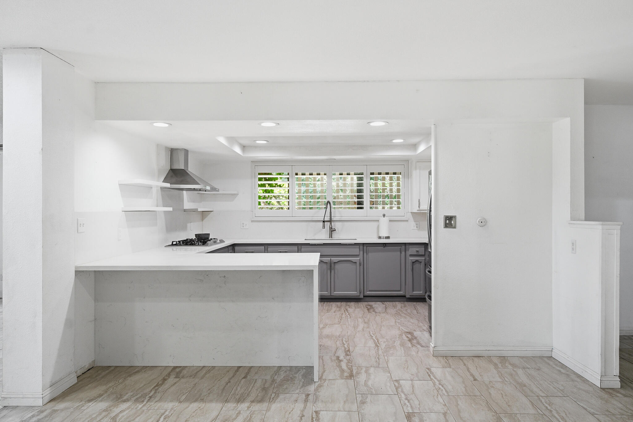 445 E Chevy Chase Dr, Tulare, CA 93274