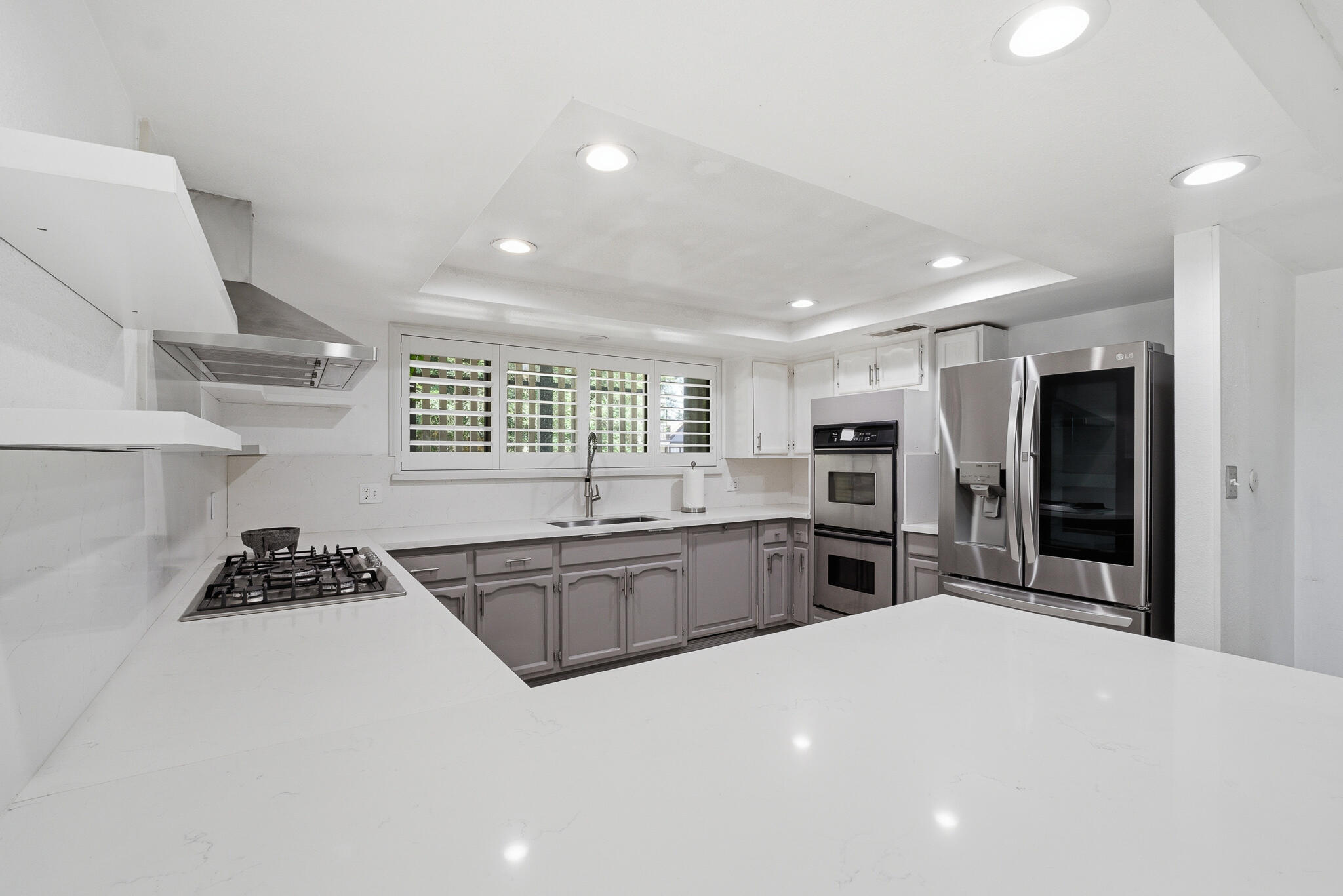 445 E Chevy Chase Dr, Tulare, CA 93274
