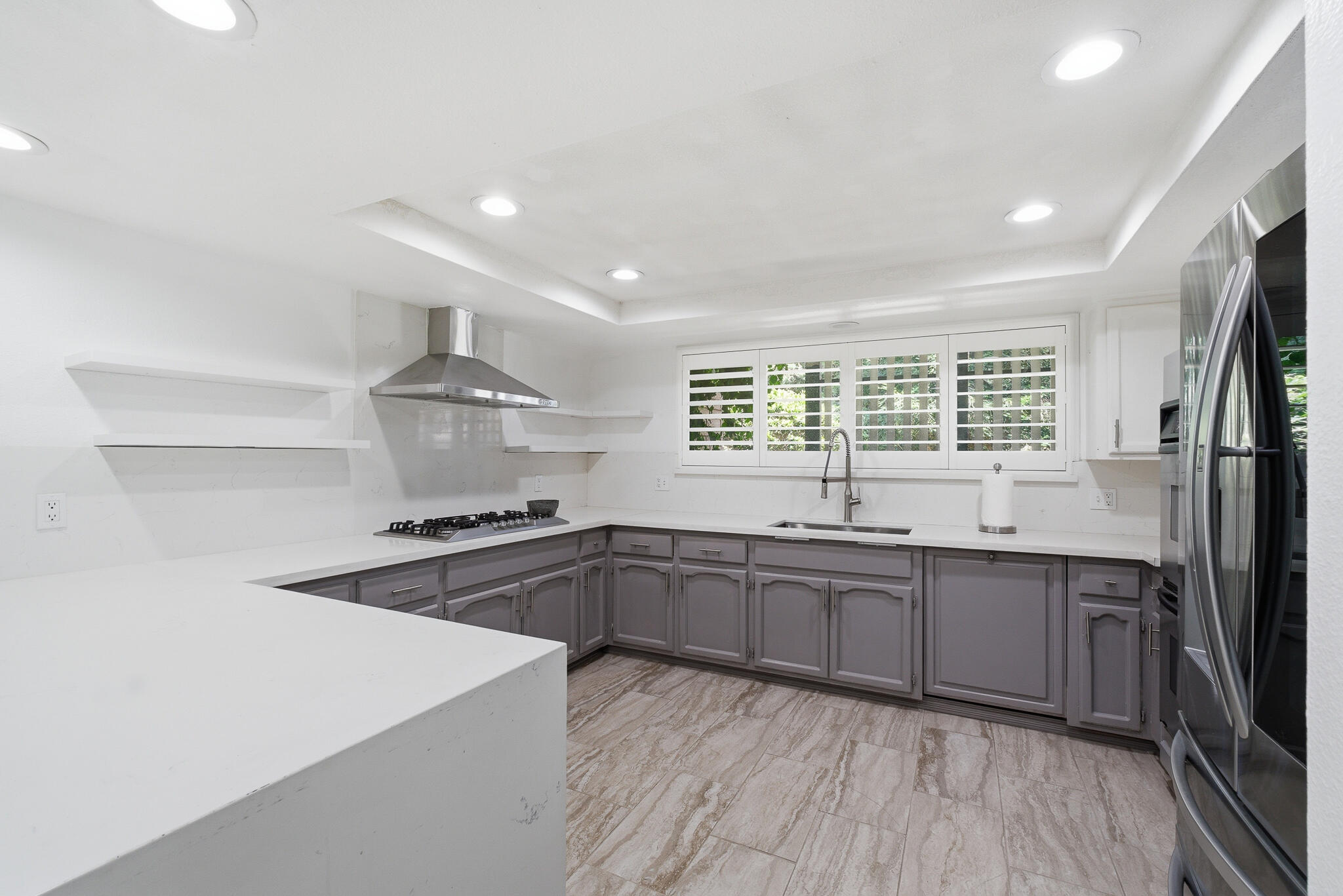 445 E Chevy Chase Dr, Tulare, CA 93274