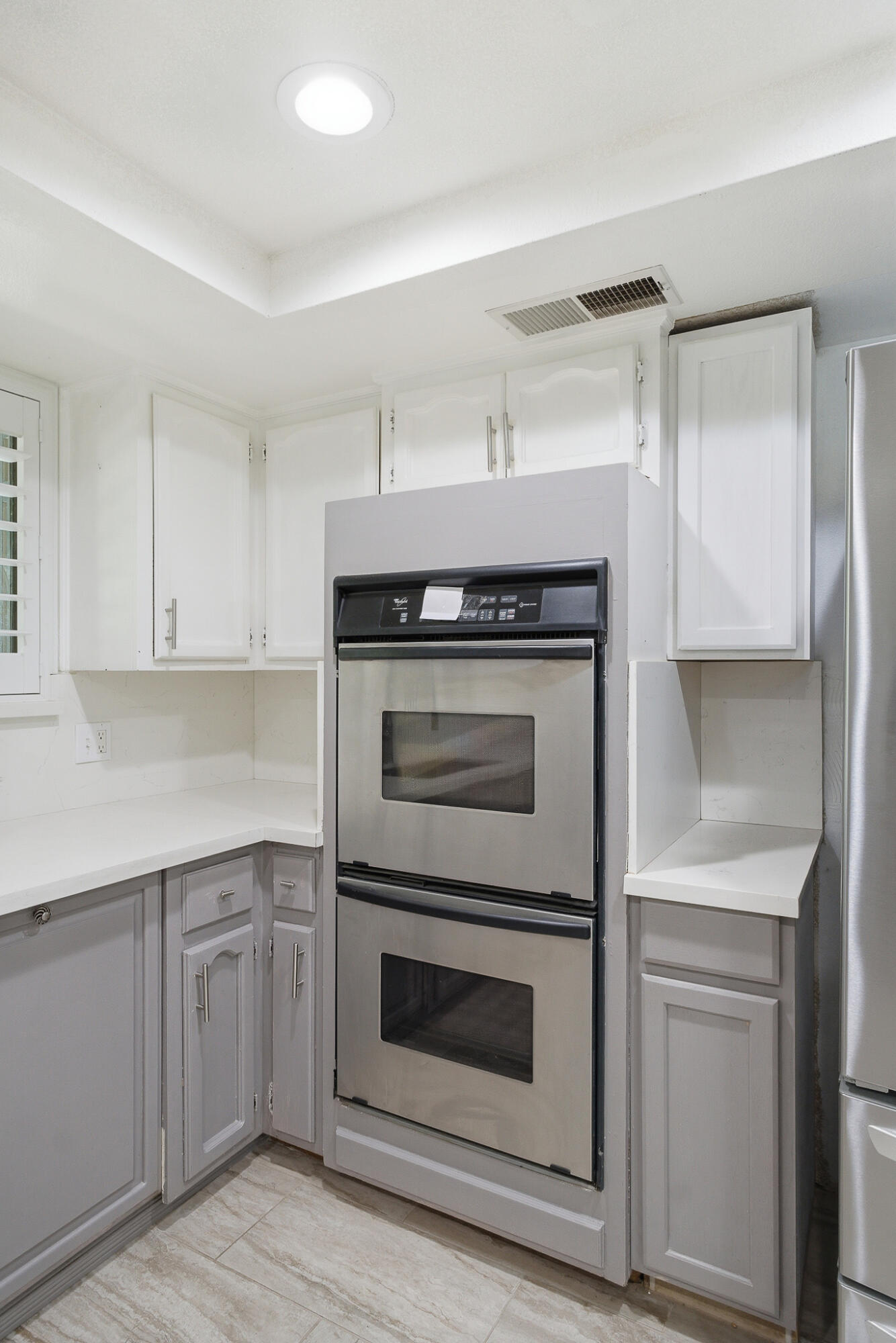 445 E Chevy Chase Dr, Tulare, CA 93274