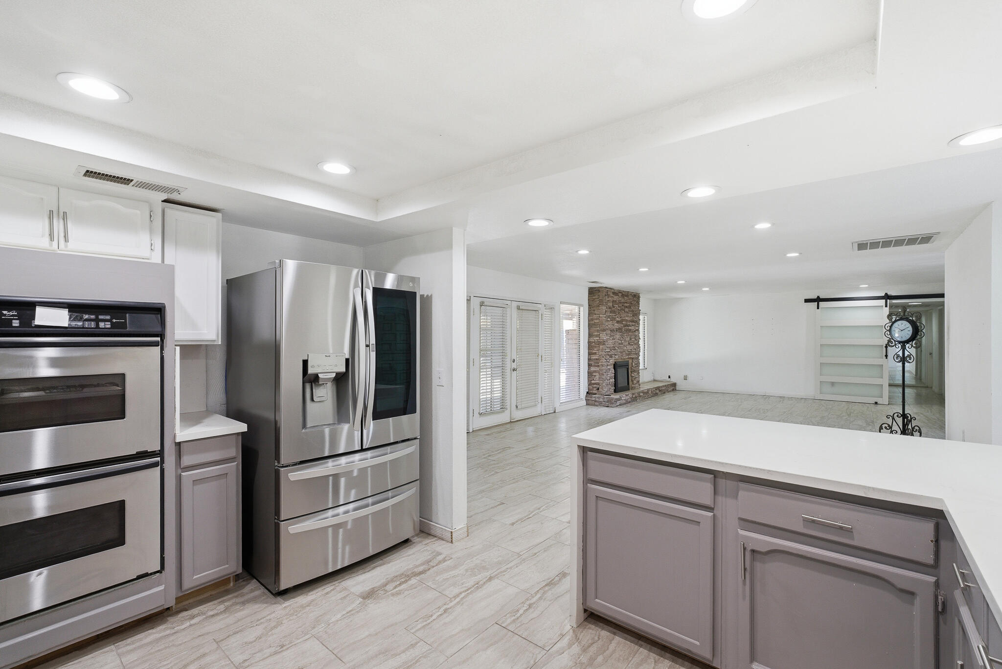 445 E Chevy Chase Dr, Tulare, CA 93274