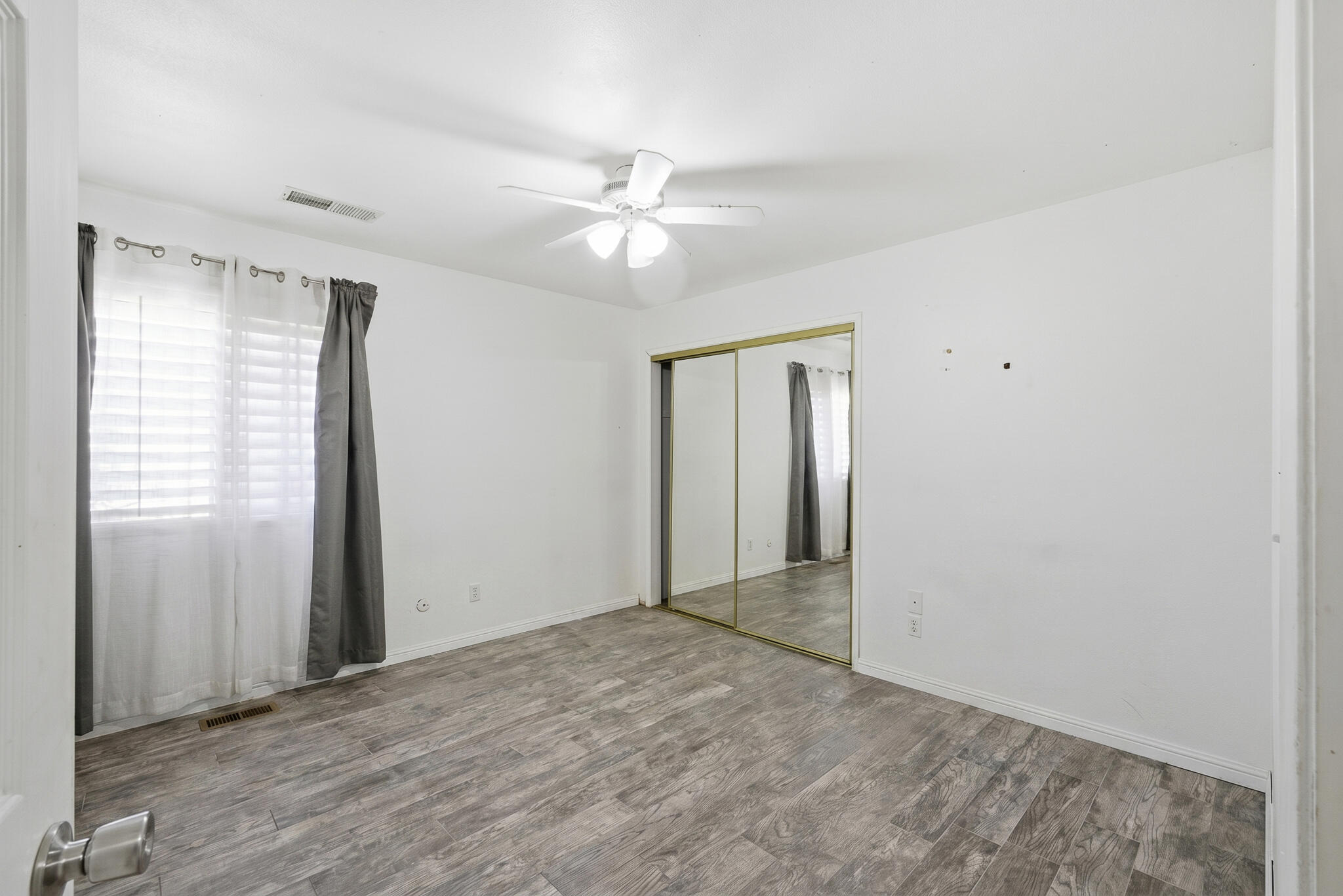 445 E Chevy Chase Dr, Tulare, CA 93274