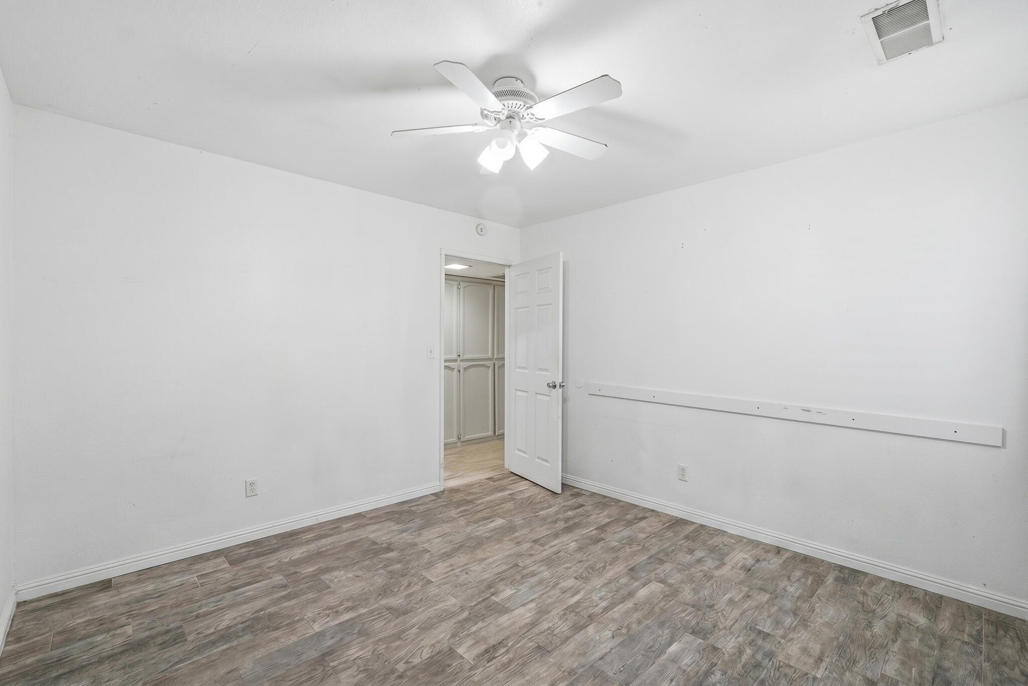 445 E Chevy Chase Dr, Tulare, CA 93274