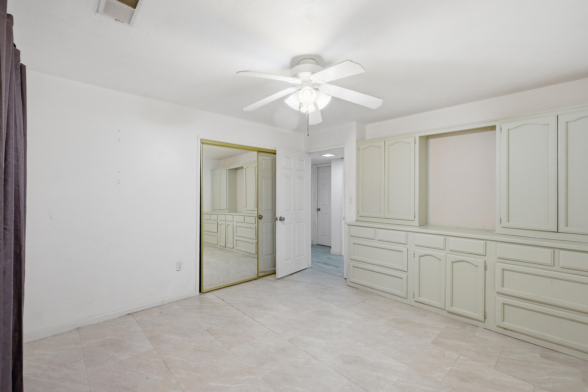 445 E Chevy Chase Dr, Tulare, CA 93274