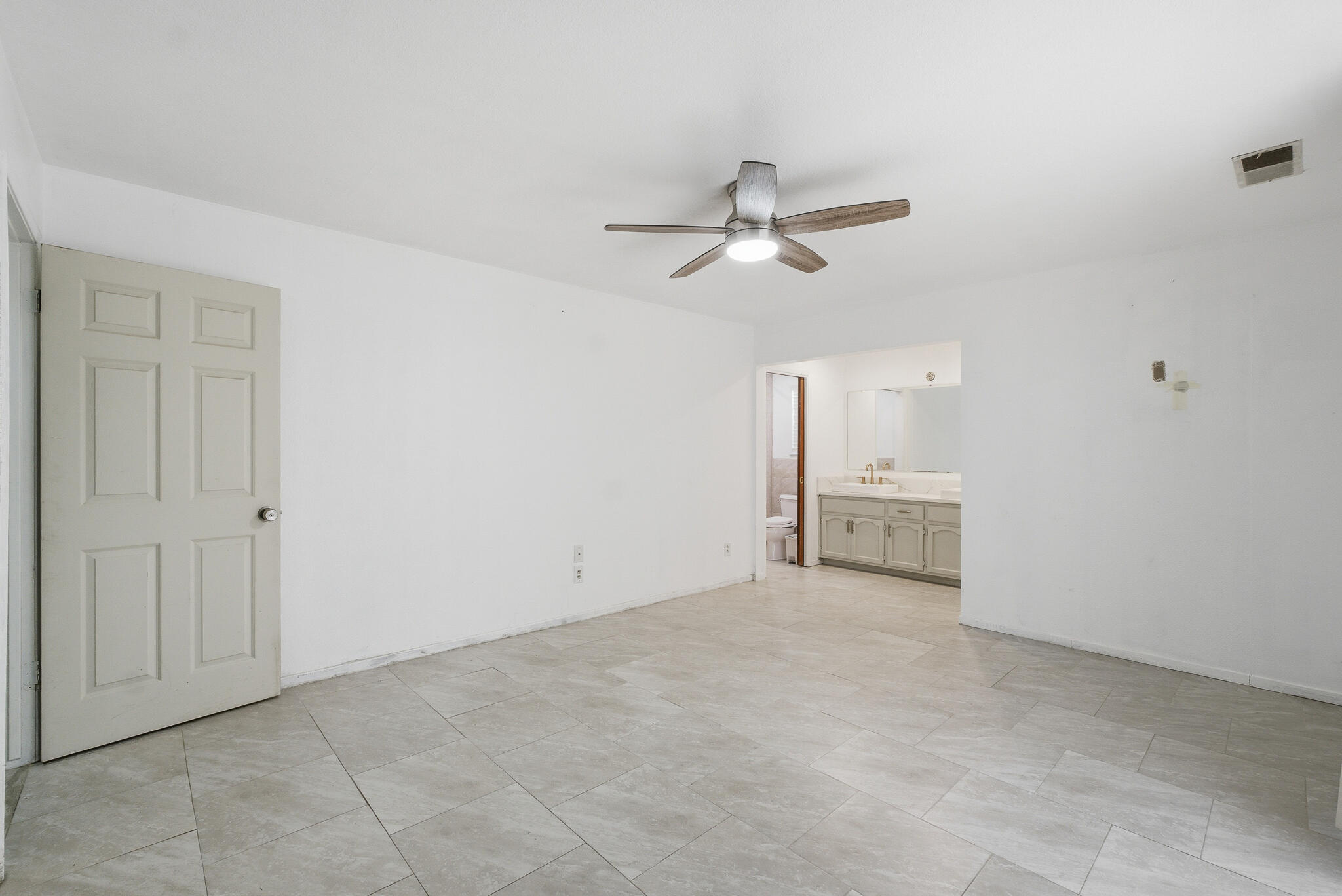 445 E Chevy Chase Dr, Tulare, CA 93274