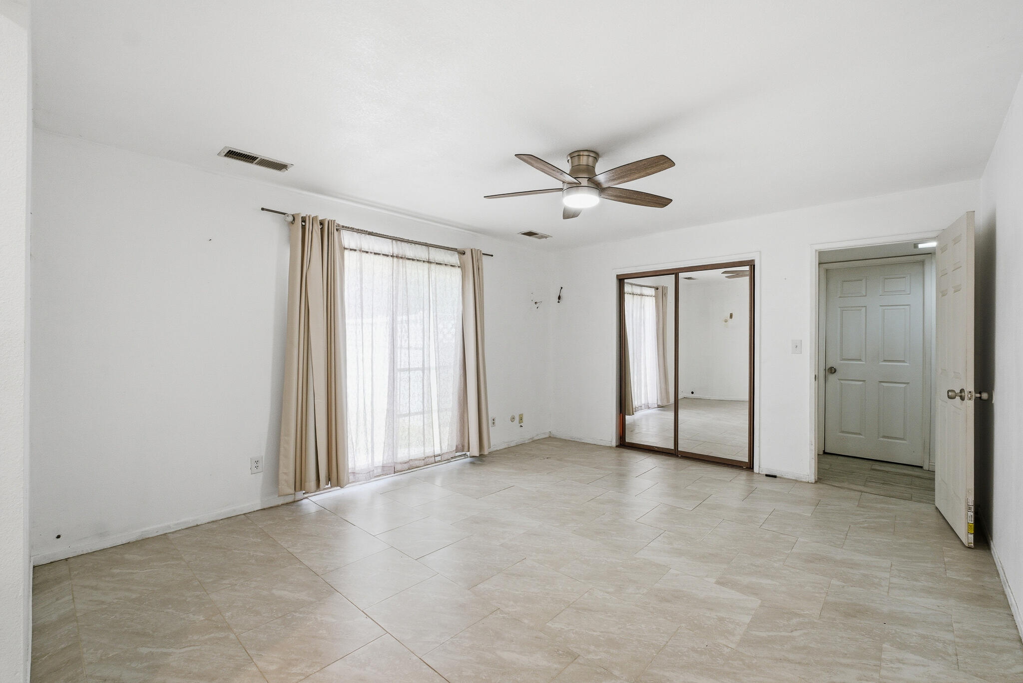 445 E Chevy Chase Dr, Tulare, CA 93274