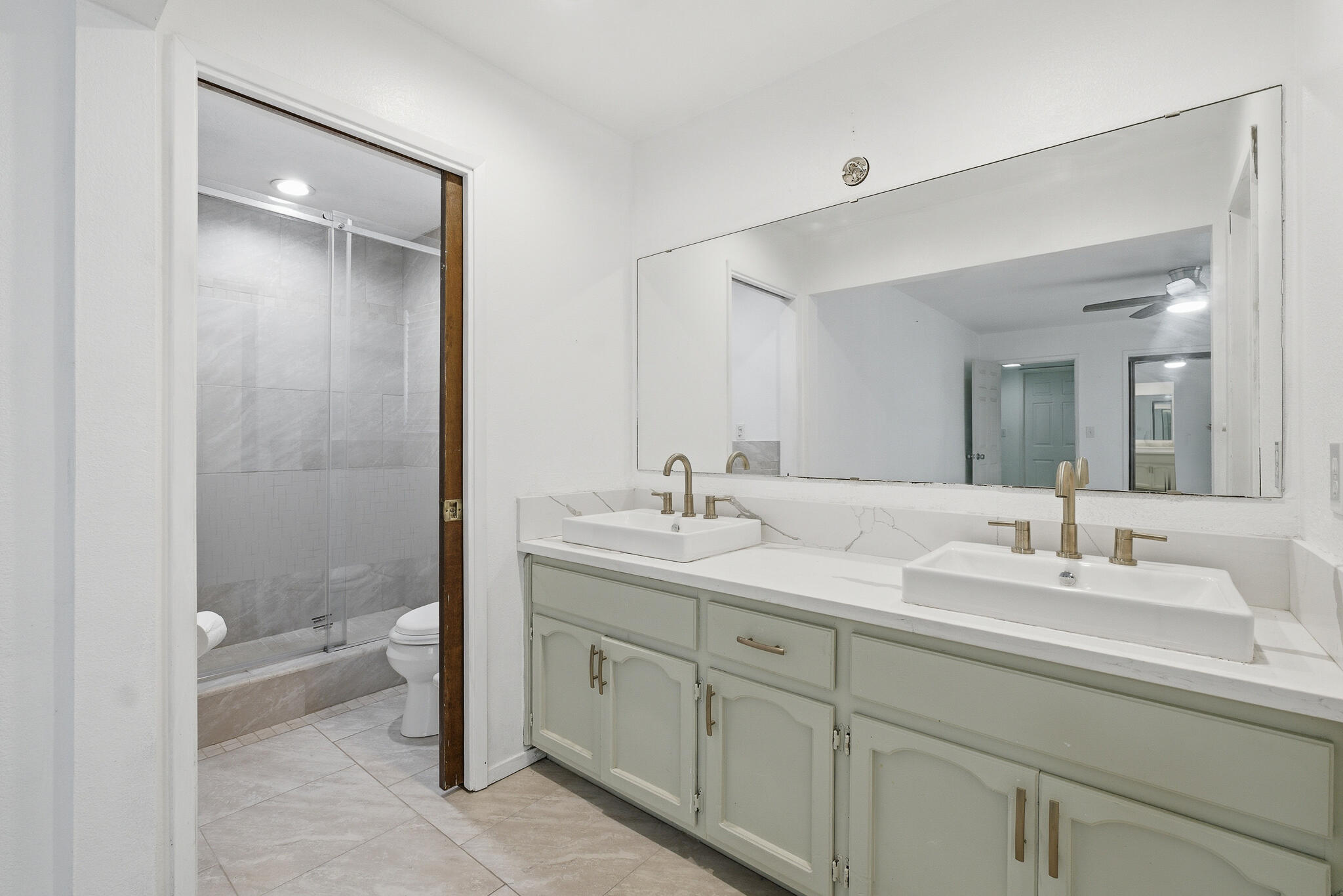 445 E Chevy Chase Dr, Tulare, CA 93274