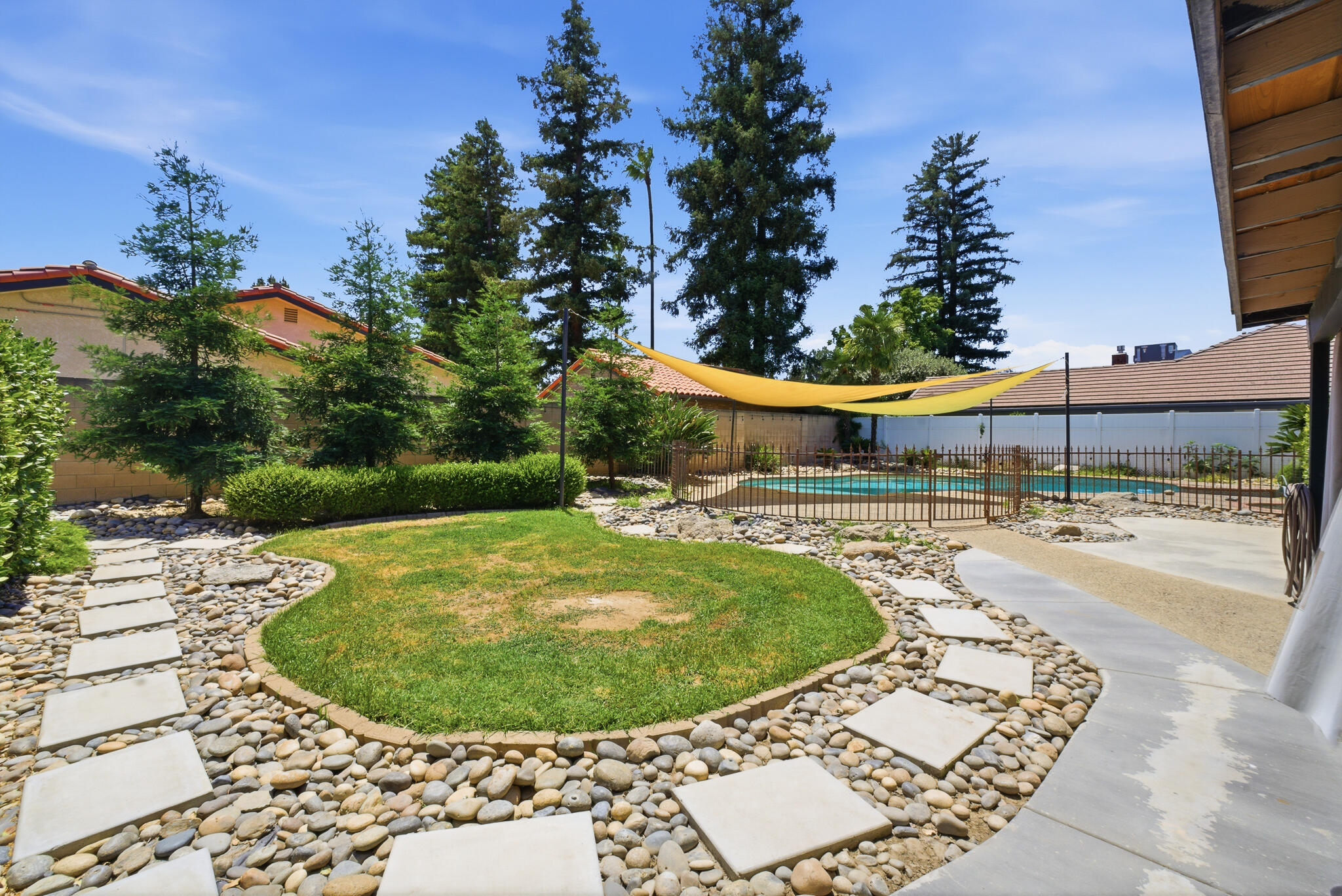445 E Chevy Chase Dr, Tulare, CA 93274