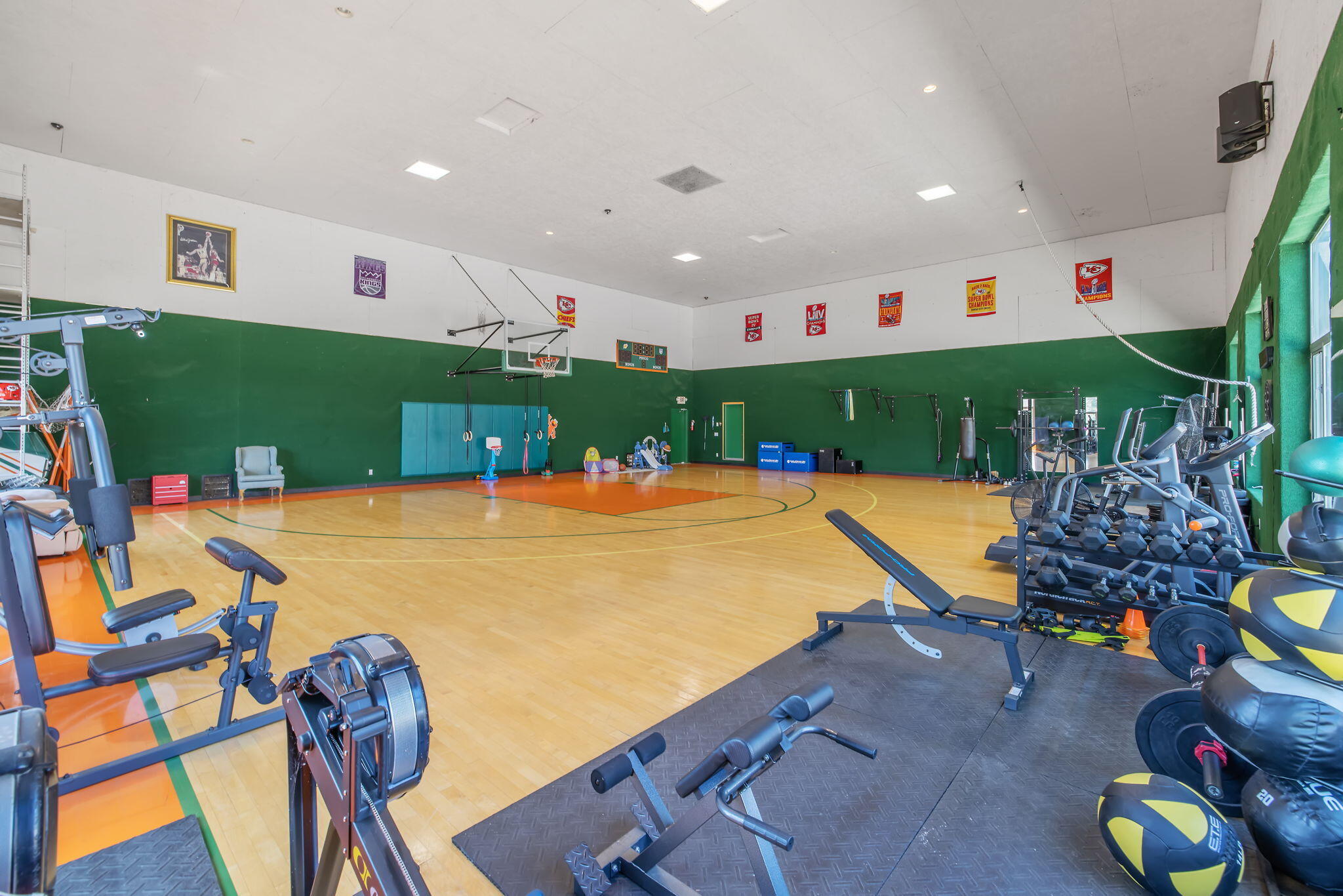 31862 Country Club Dr, Porterville, CA 93257