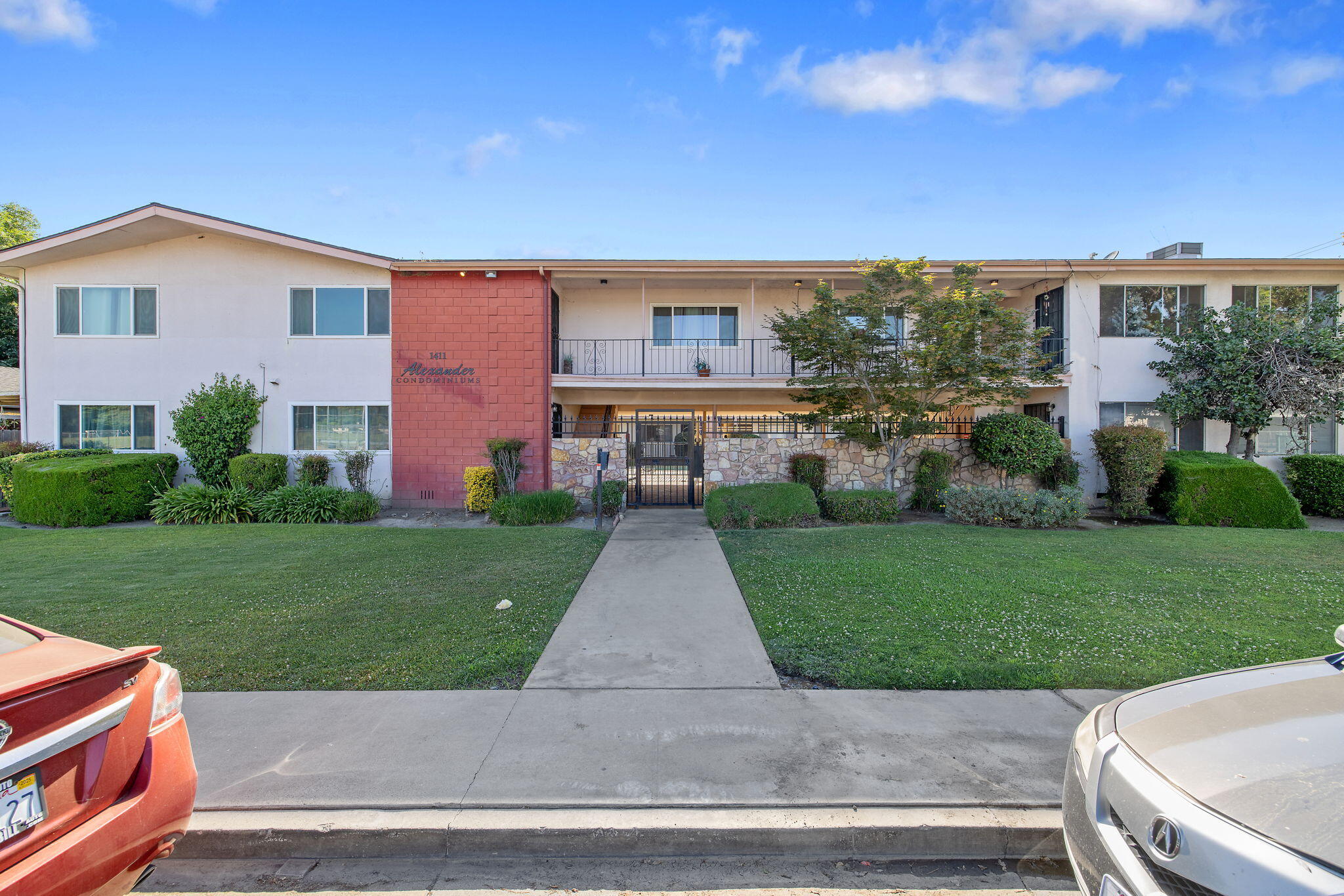1411 S Divisadero St, Visalia, CA 93277