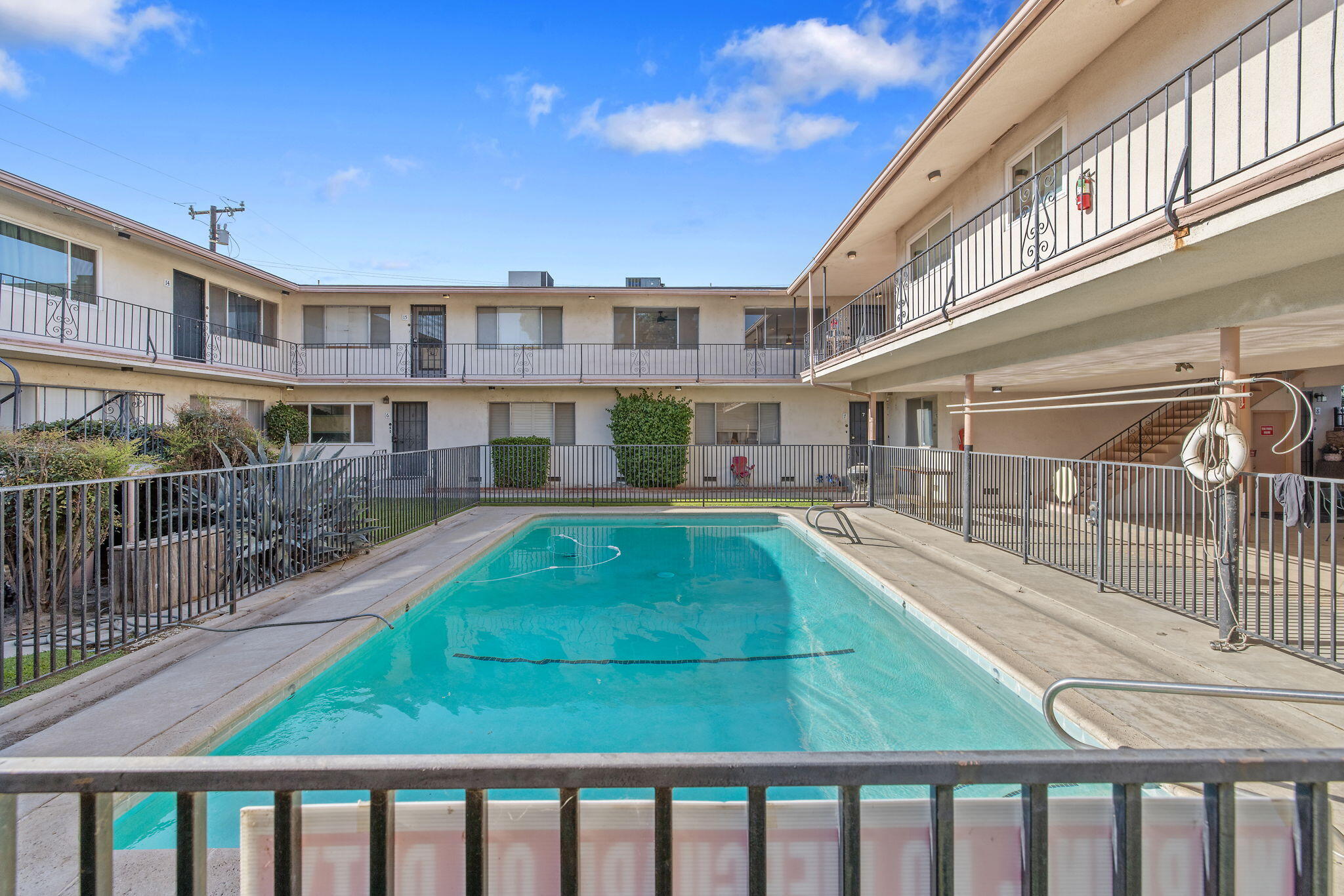 1411 S Divisadero St, Visalia, CA 93277