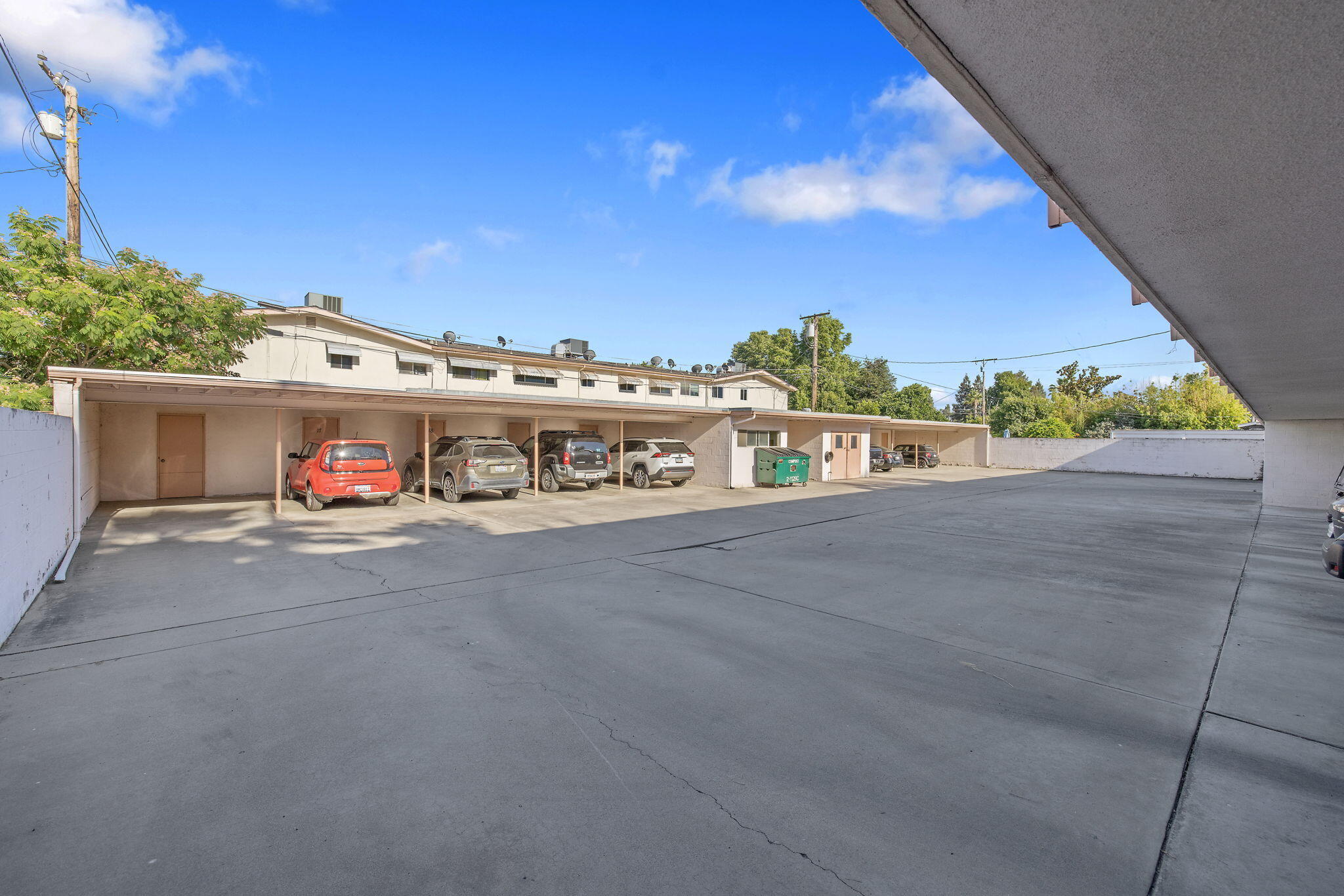 1411 S Divisadero St, Visalia, CA 93277