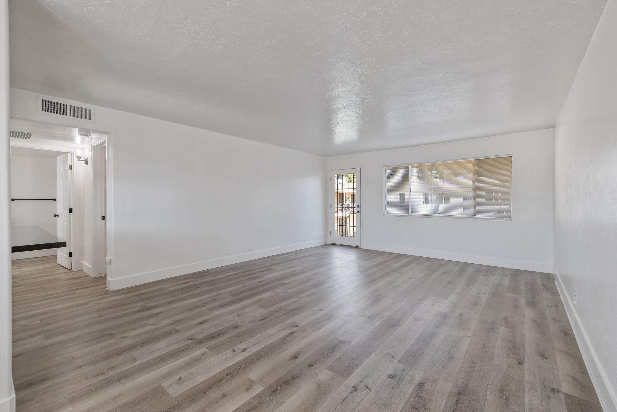 1411 S Divisadero St, Visalia, CA 93277
