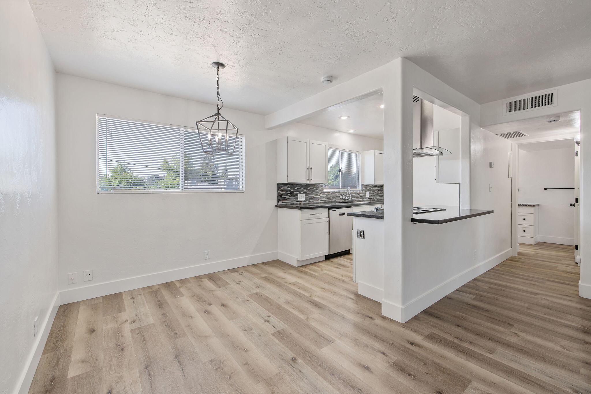 1411 S Divisadero St, Visalia, CA 93277