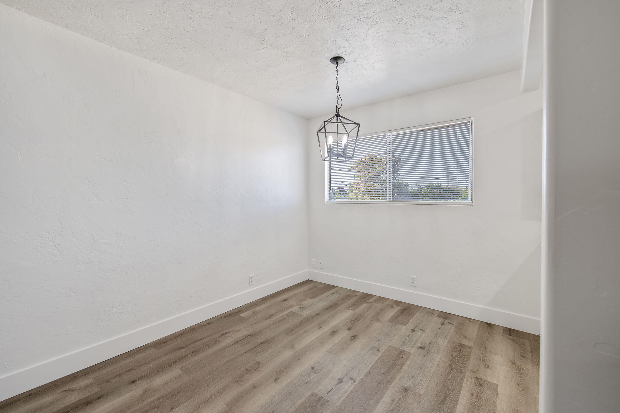 1411 S Divisadero St, Visalia, CA 93277