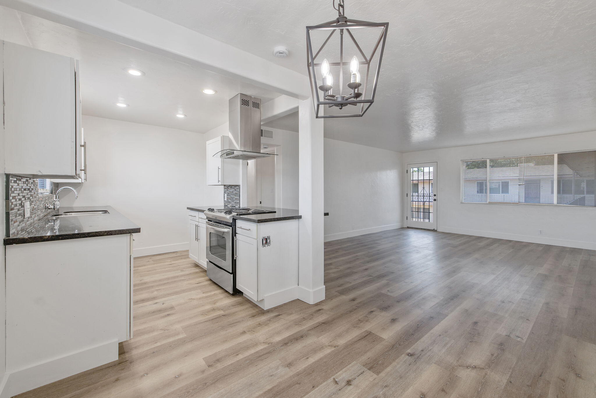 1411 S Divisadero St, Visalia, CA 93277