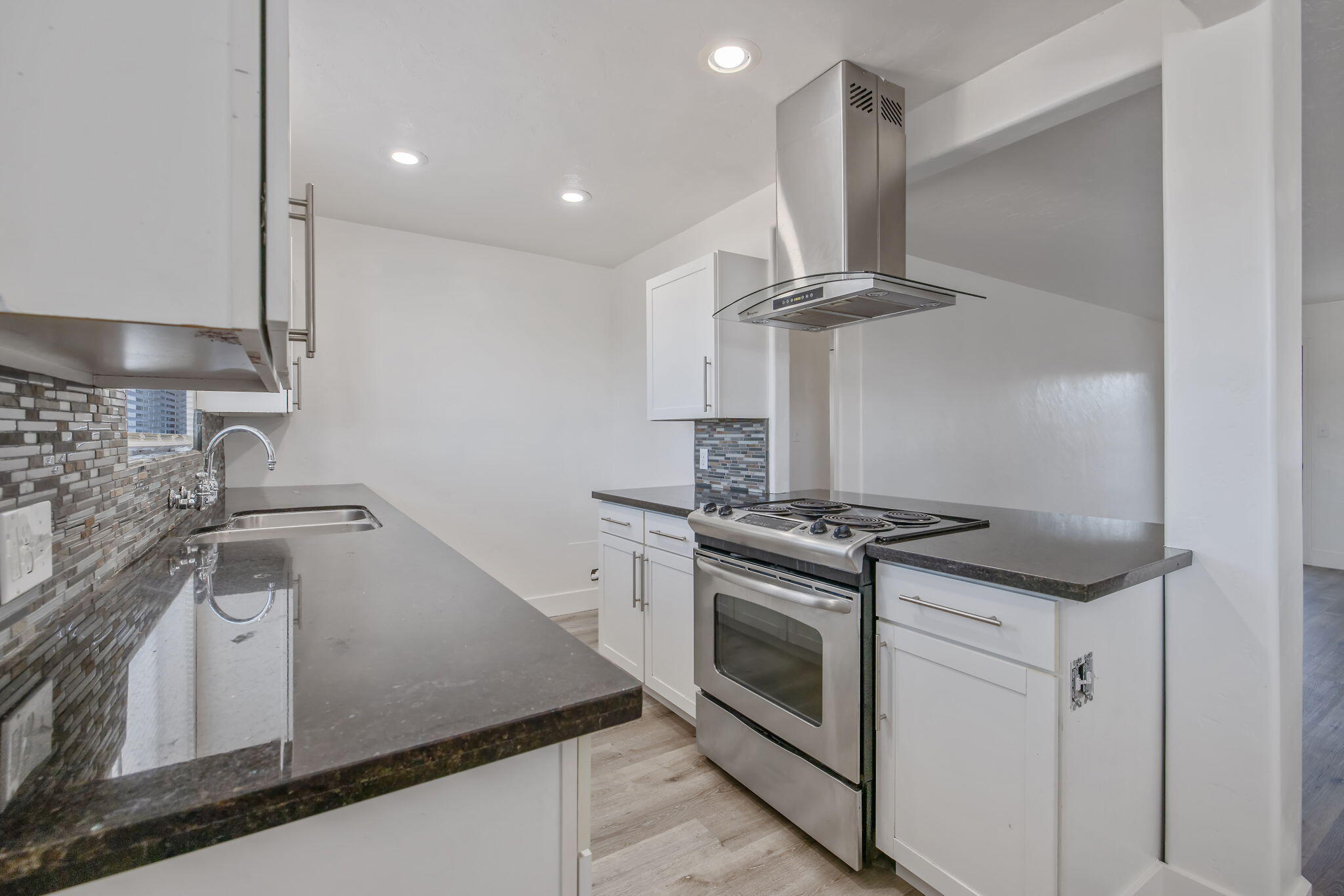 1411 S Divisadero St, Visalia, CA 93277
