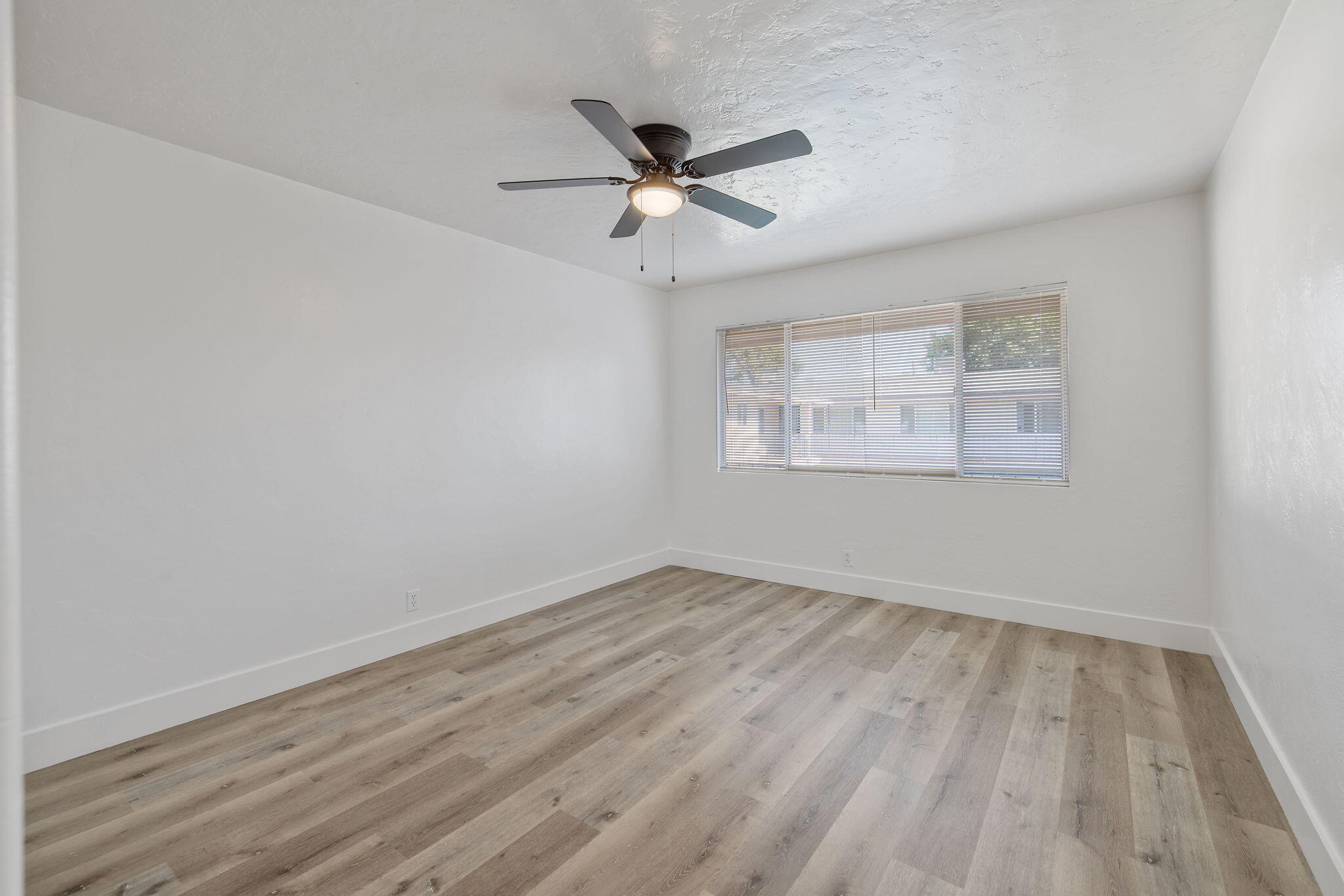 1411 S Divisadero St, Visalia, CA 93277